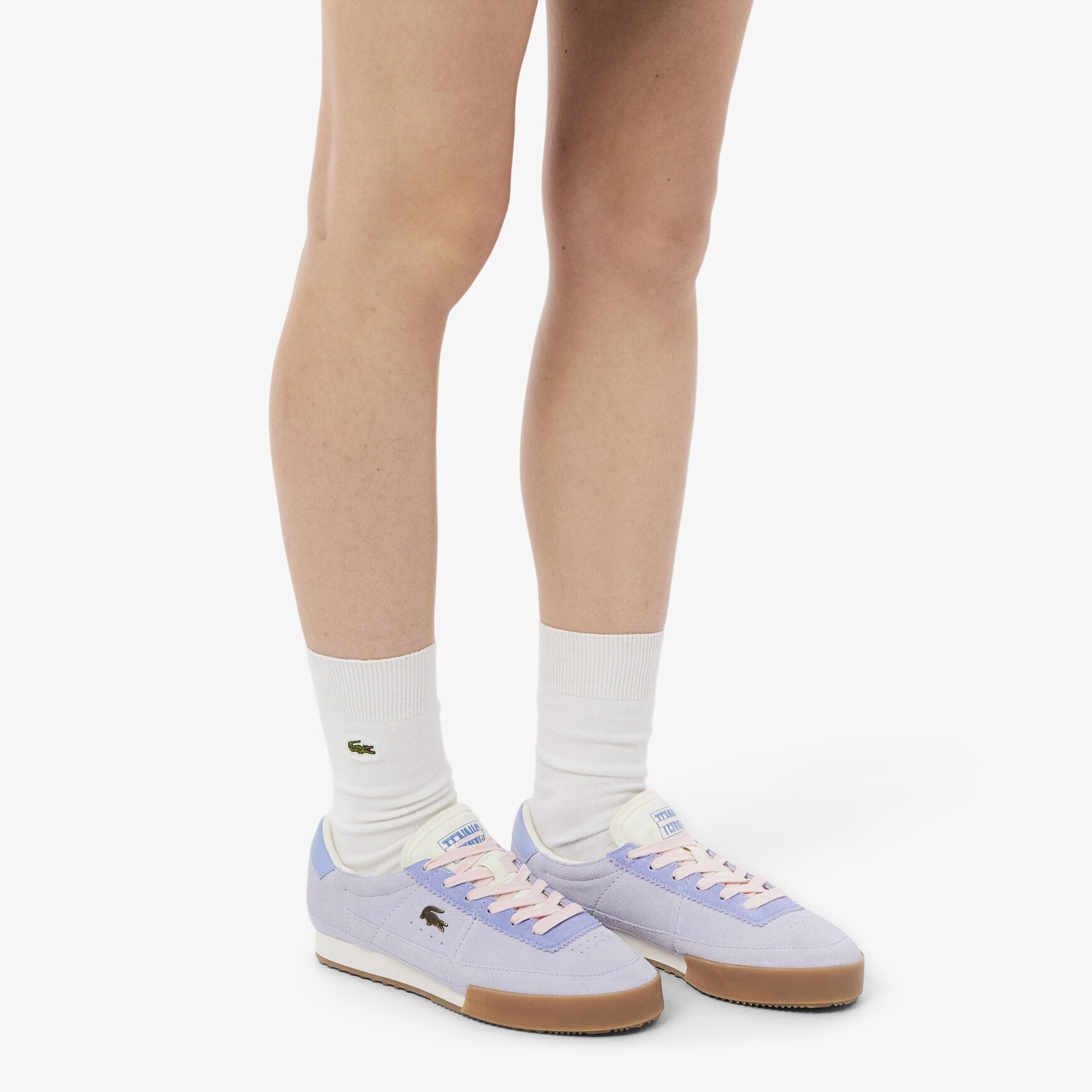 حذاء رياضي أورا نسائي من جلد الغزال حذاء رياضي أورا نسائي من جلد الغزال