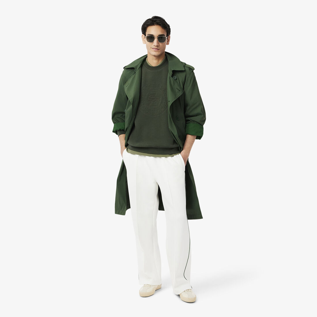 سويت شيرت بيكيه منقوش عليه شعار سويت شيرت بيكيه منقوش عليه شعار