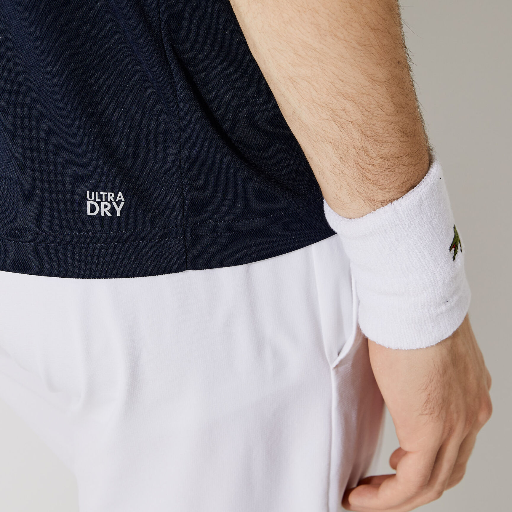 بولو Lacoste SPORT منظم حراريًا من بيكيه للرجال ذو قصة عادية