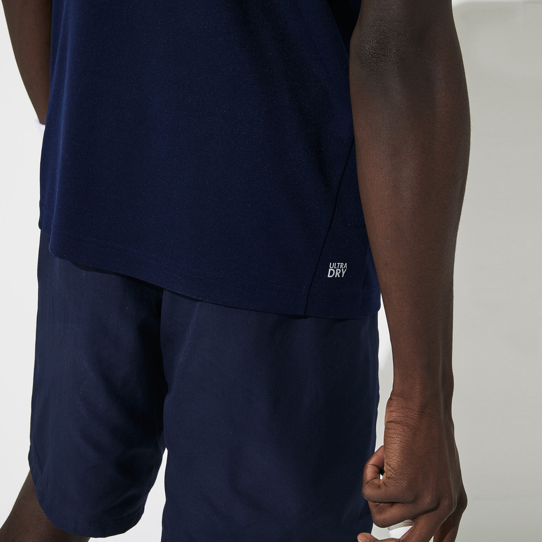 قميص بولو من مجموعةLacoste SPORT محيك من البيكيه ويسمح بمرور الهواء للرجال قميص بولو من مجموعةLacoste SPORT محيك من البيكيه ويسمح بمرور الهواء للرجال