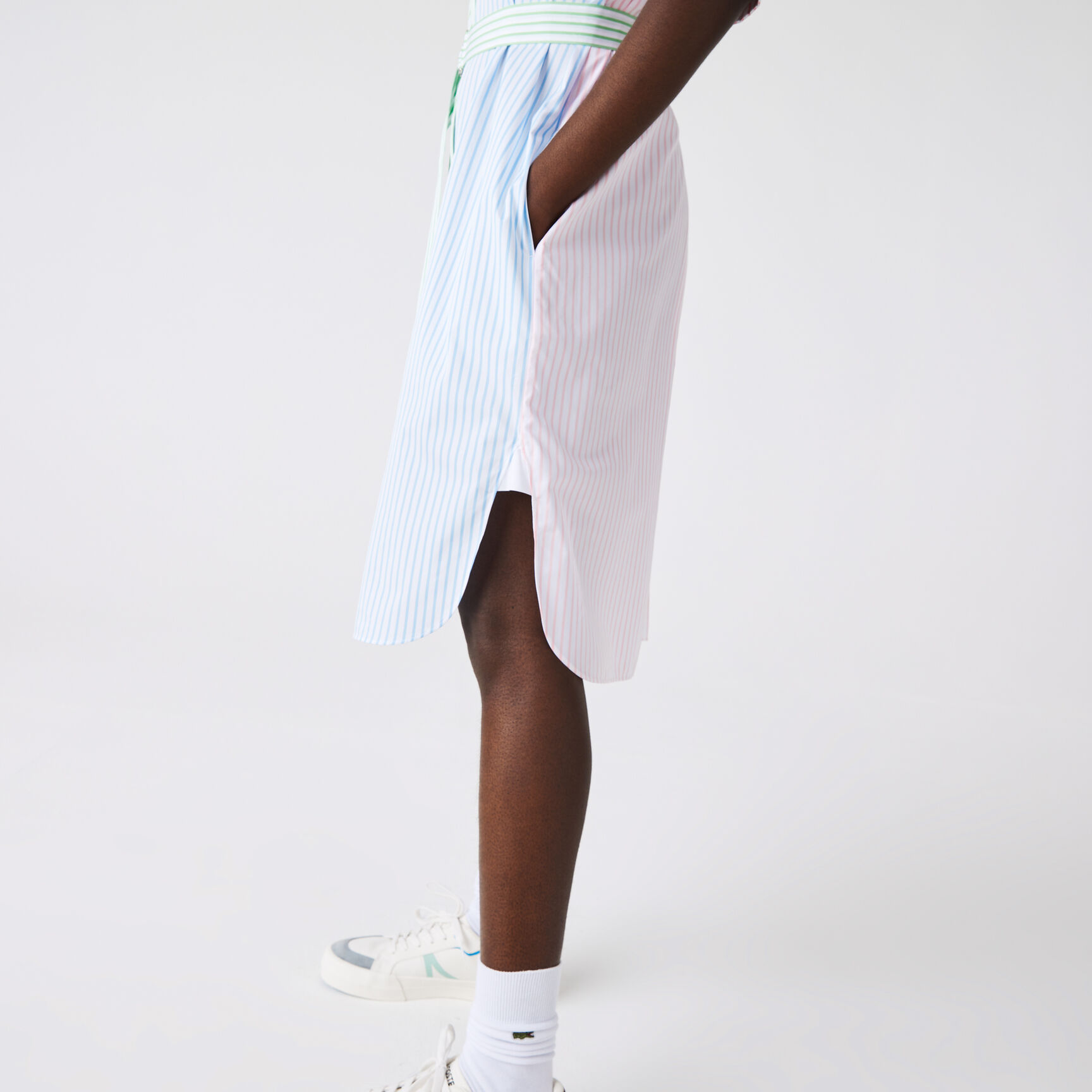 فستان بتصميم قميص مقسم لأجزاء بتطريز مضارب تنس للنساء فستان بتصميم قميص مقسم لأجزاء بتطريز مضارب تنس للنساء