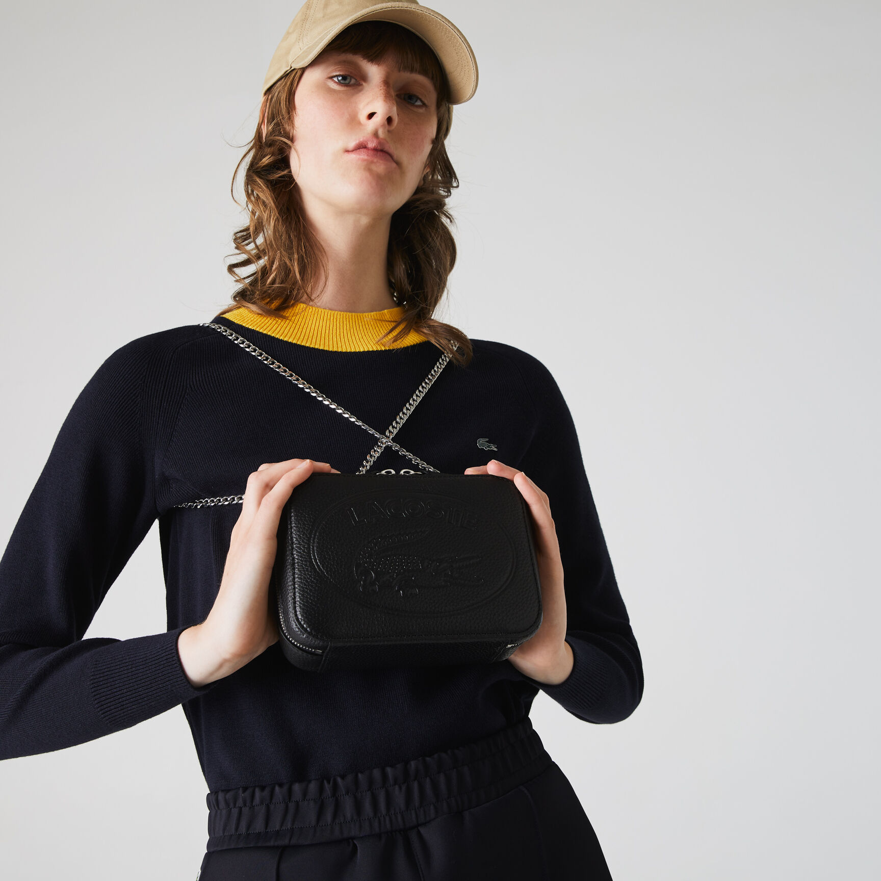 حقيبة على الكتف نسائية بسحاب من الجلد المدبوغ المحبب من مجموعة Croco