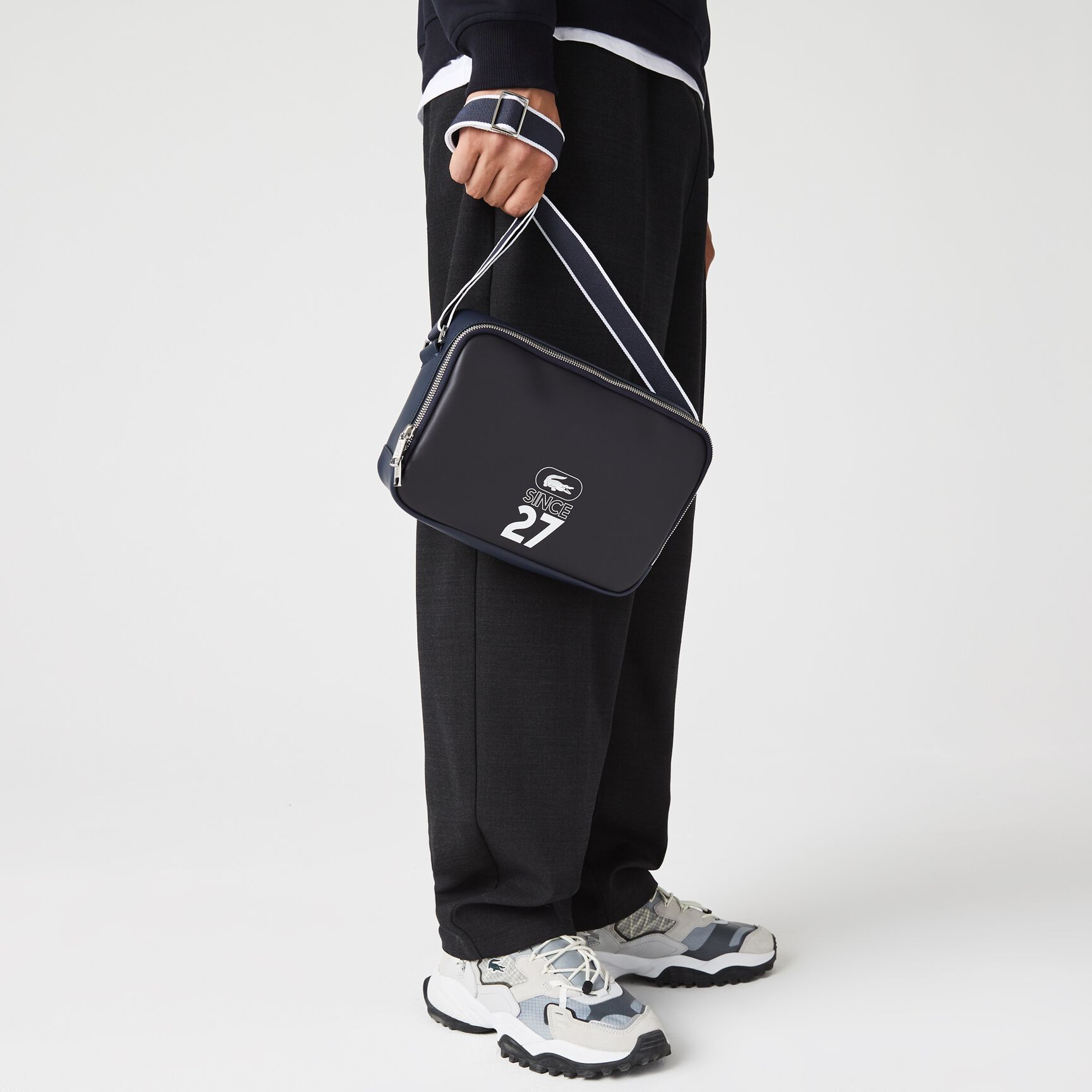 حقيبة كروس مستطيلة بشعار مطبوع 1927 للرجال حقيبة كروس مستطيلة بشعار مطبوع 1927 للرجال