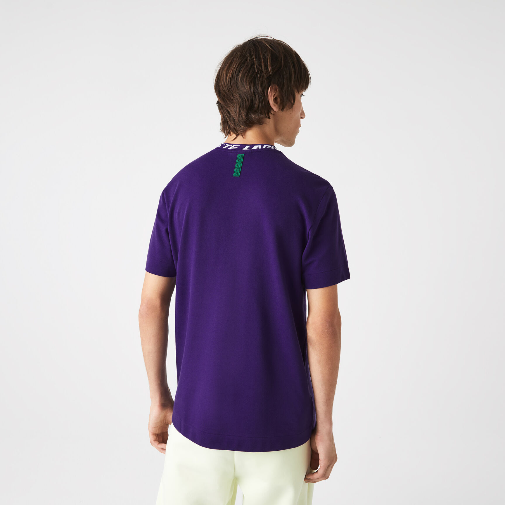 تيشيرت لاكوست بقصة عادية وياقة بشعار الماركة للرجال&lrm;