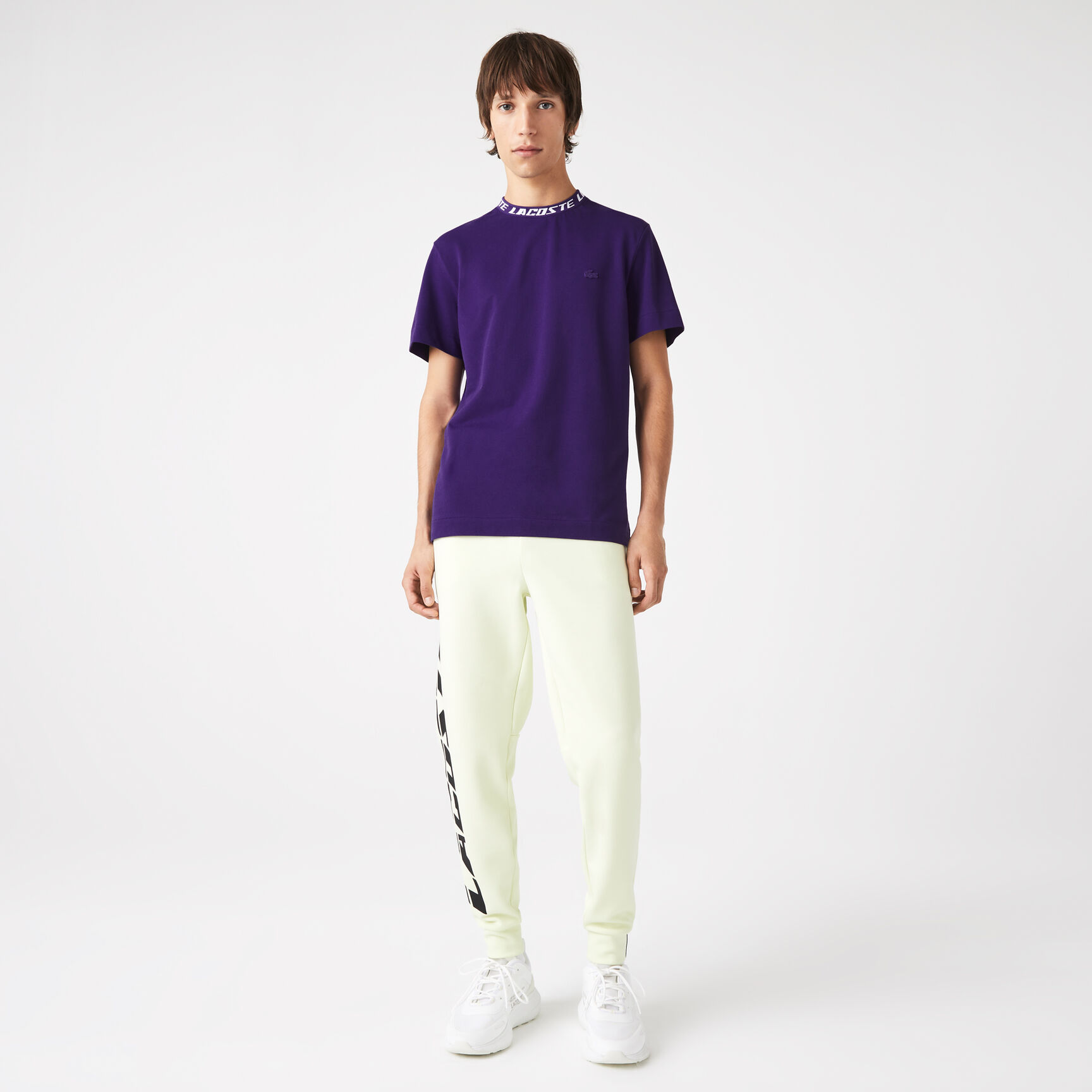 تيشيرت لاكوست بقصة عادية وياقة بشعار الماركة للرجال&lrm;