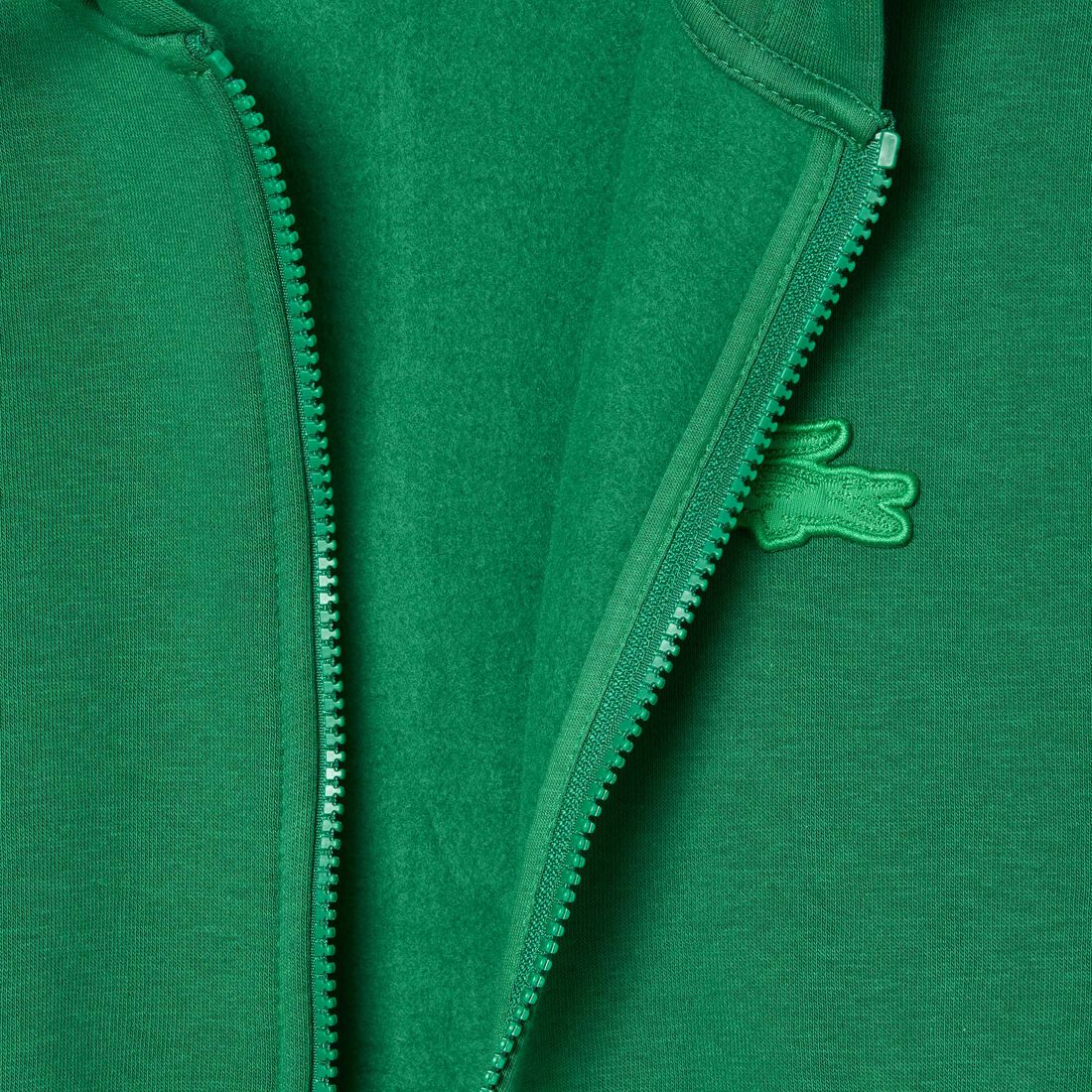 سويت شيرت رياضي بياقة بولو ومطرز بكلمة Lacoste سويت شيرت رياضي بياقة بولو ومطرز بكلمة Lacoste