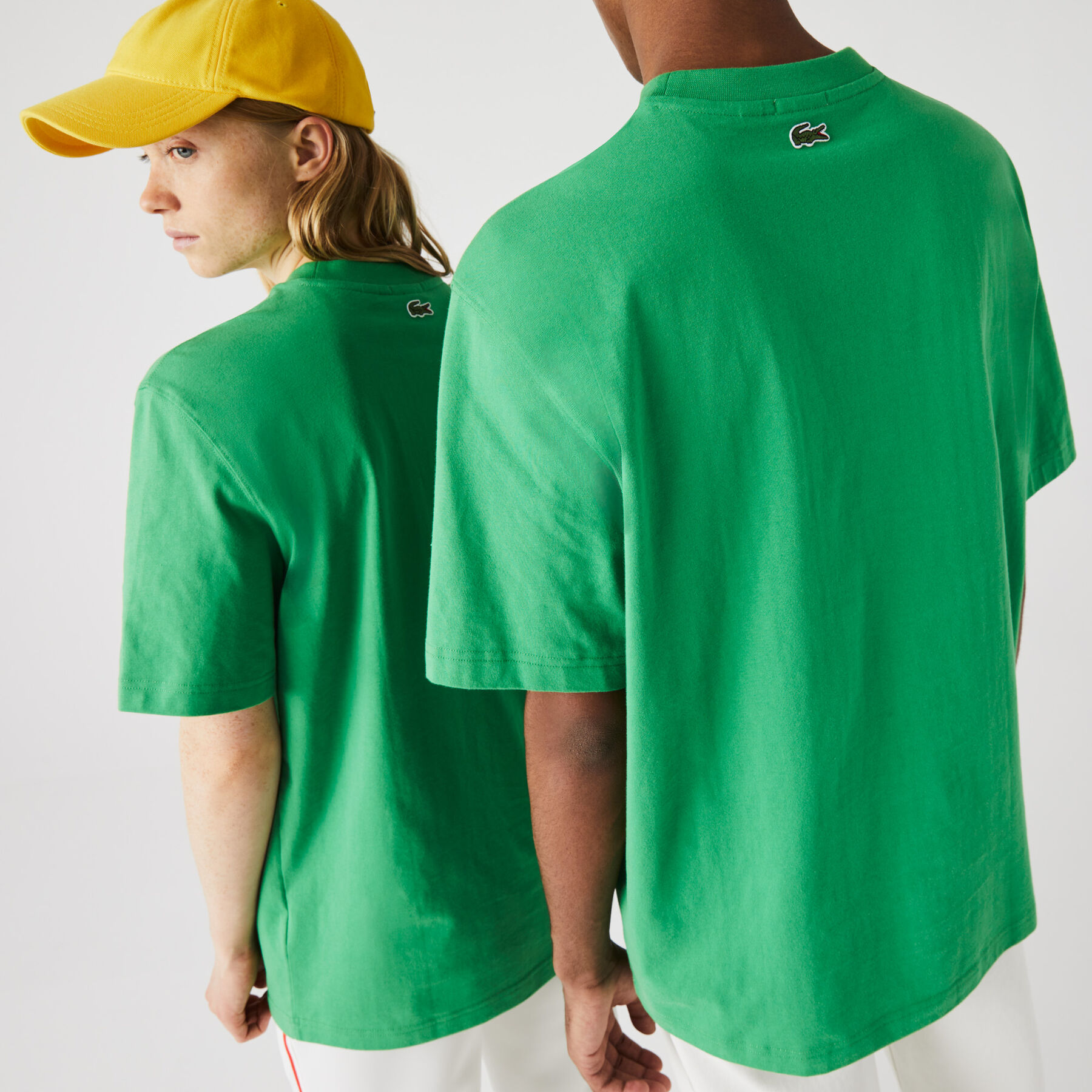لاكوست تي شيرت قطني للجنسين قصة فضفاضة وتطريز ذهبي مجموعة lacoste live