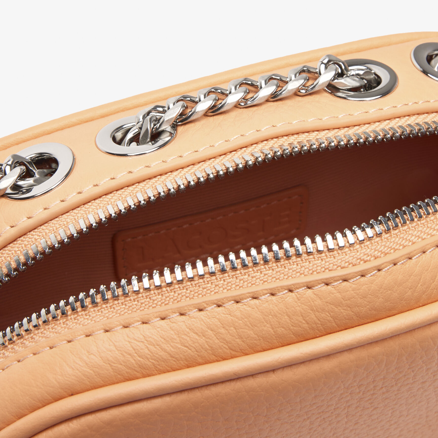 حقيبة كتف لاكوست جلد بارز بتصميم مربع للنساء