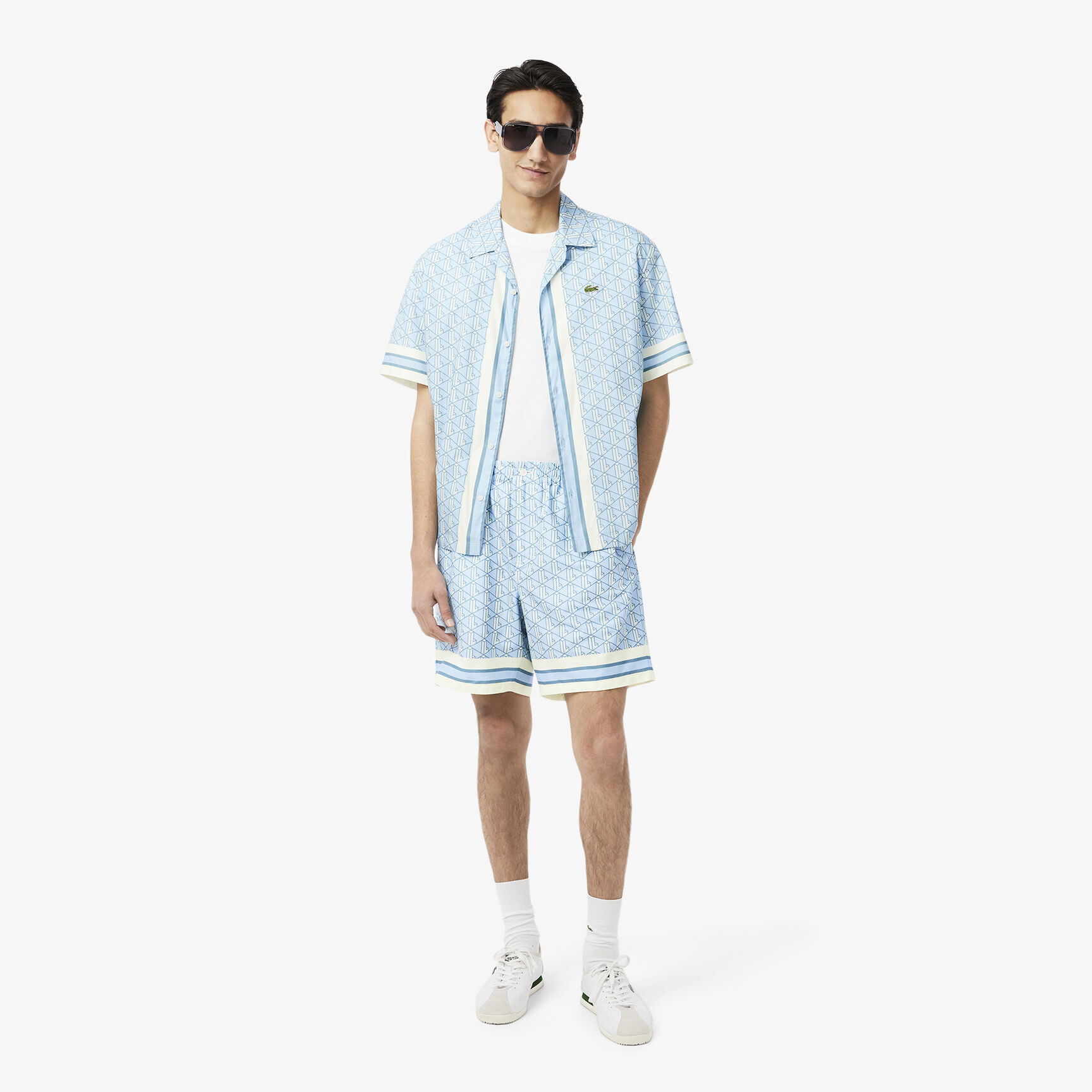 شورت خفيف الوزن بطبعة مونوغرام