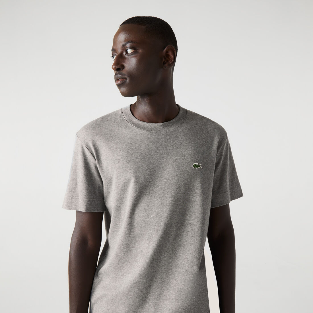 قطعة بيجامة علوية برقبة بلون مغاير قطعة بيجامة علوية برقبة بلون مغاير