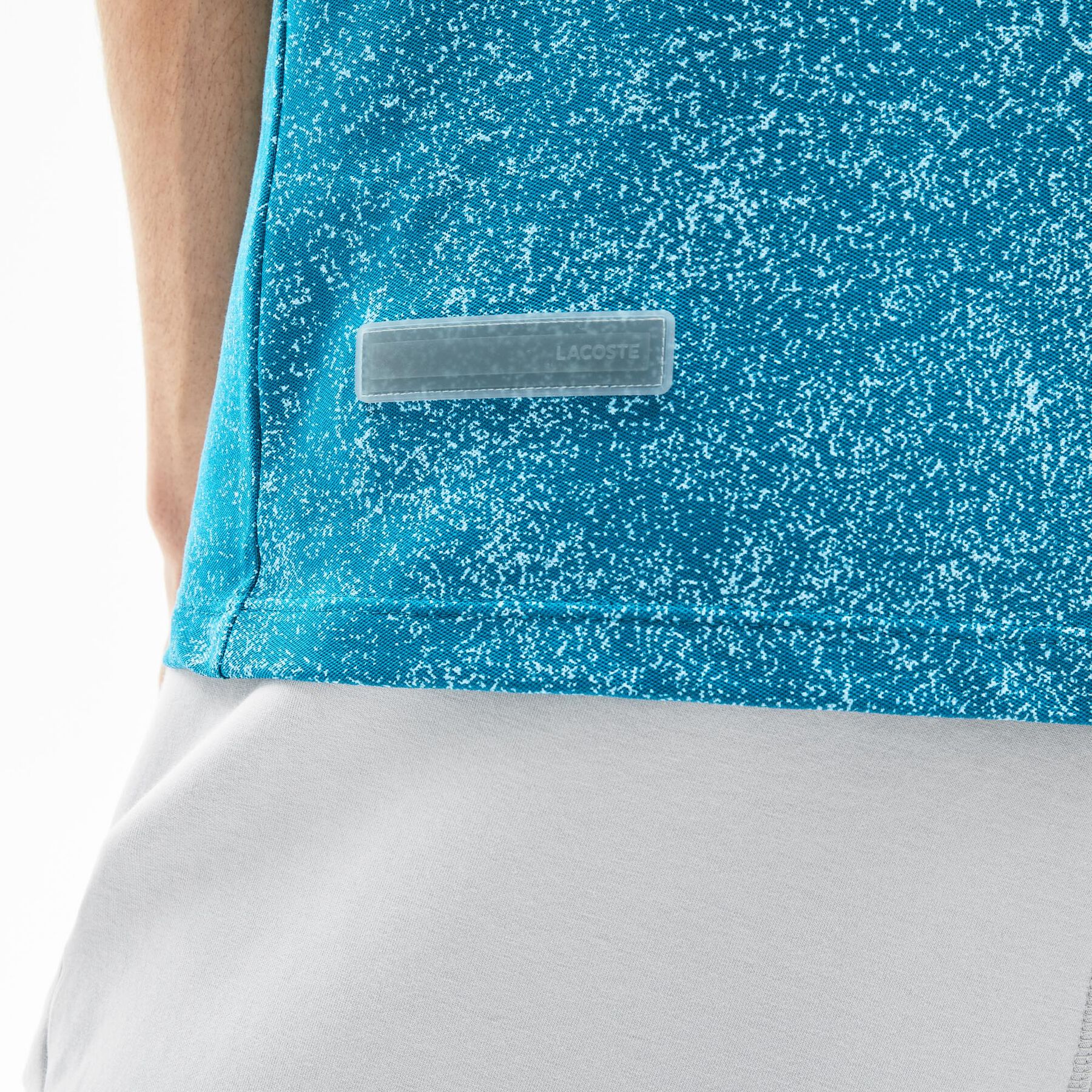 قميص تي-شيرت برقبة مستديرة مصنوع من نسيج فائق الخفة من مجموعة Lacoste Motion للرجال لاكوست قميص تي شيرت برقبة مستديرة مصنوع من نسيج فائق الخفة من مجموعة lacoste motion للرجال