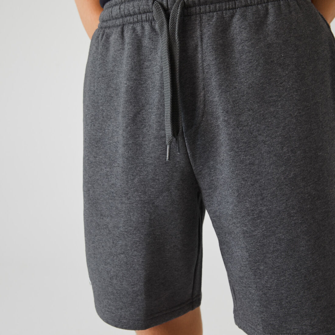 شورت من الصوف لرياضة التنس للرجال من مجموعة Lacoste SPORT شورت من الصوف لرياضة التنس للرجال من مجموعة Lacoste SPORT