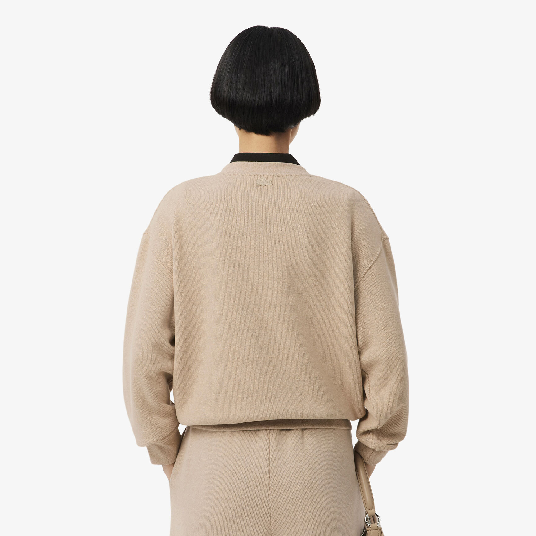 قميص رياضي واسع من قماش إنترلوك