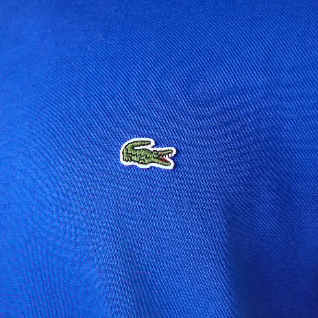 تي شيرت خفيف الوزن من القطن بيما برقبة على شكل حرف V تي شيرت خفيف الوزن من القطن بيما برقبة على شكل حرف V