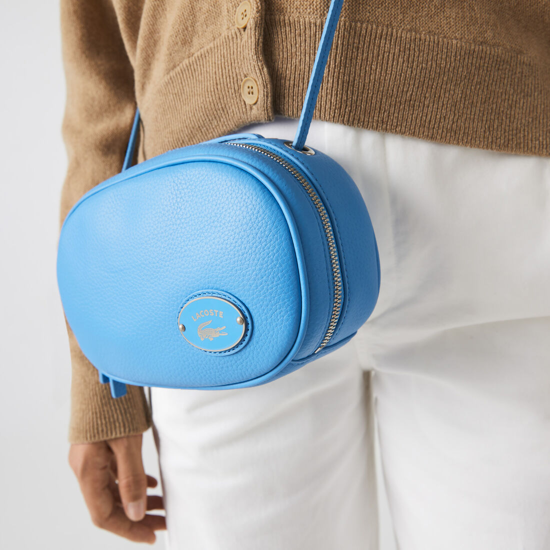 حقيبة كاميرا لاكوست صغيرة بيضاوية جلد بارز الملمس للنساء حقيبة كاميرا لاكوست صغيرة بيضاوية جلد بارز الملمس للنساء