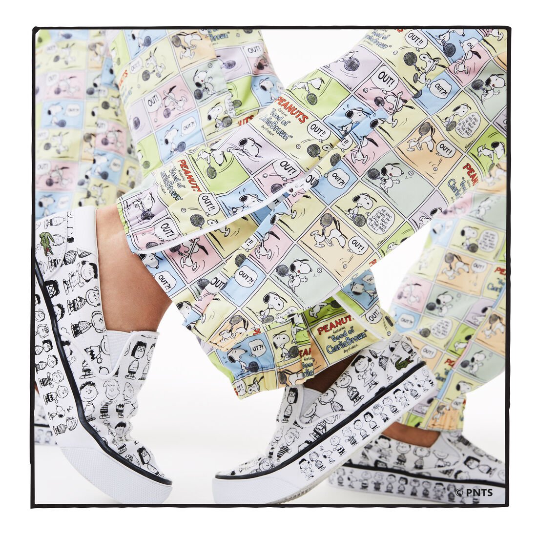 بنطلون رياضي بطبعة خفيفة من Lacoste x Peanuts للجنسين بنطلون رياضي بطبعة خفيفة من Lacoste x Peanuts للجنسين