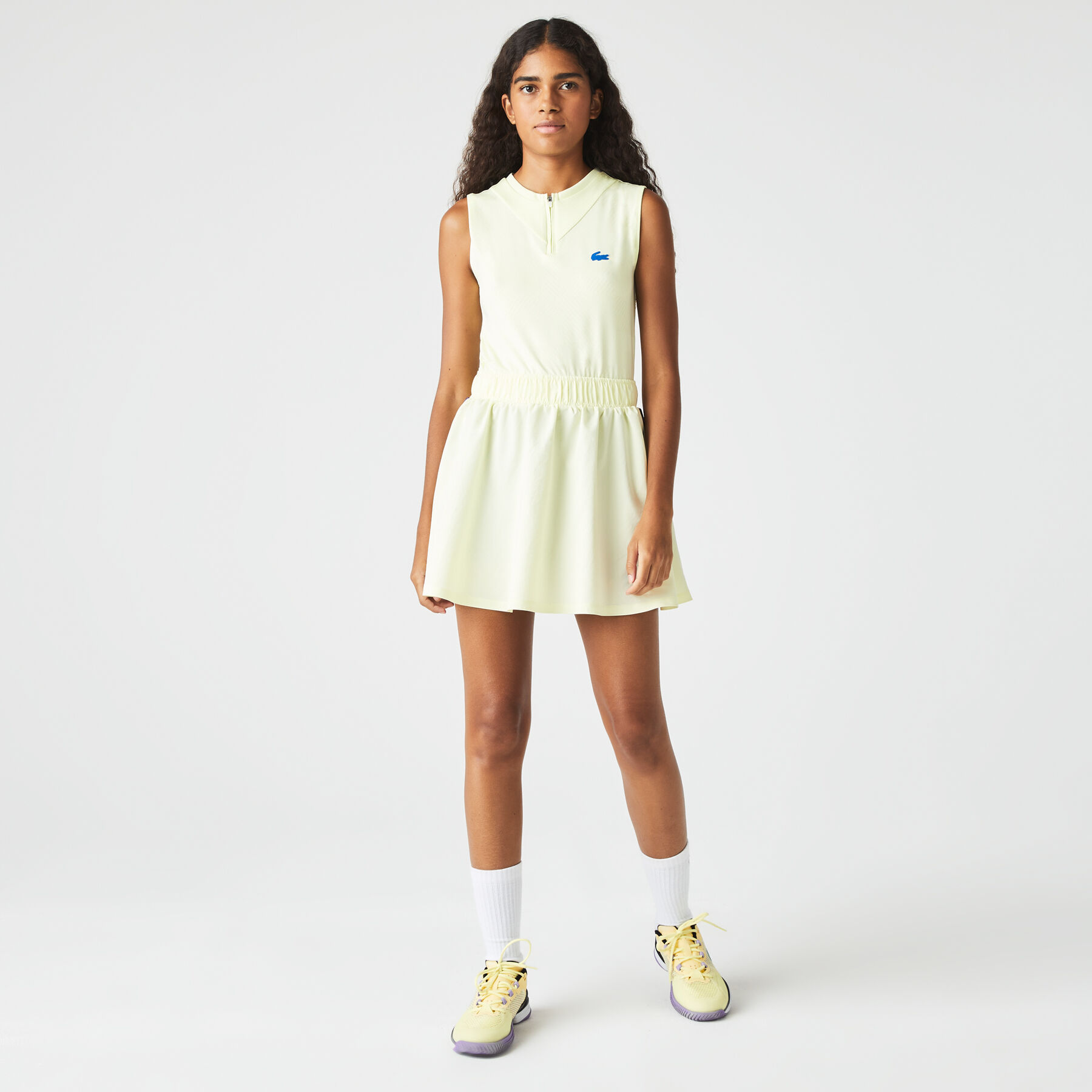 لاكوست فستان تنس قصير مع شورت تحتي مدمج للنساء من مجموعة lacoste sport