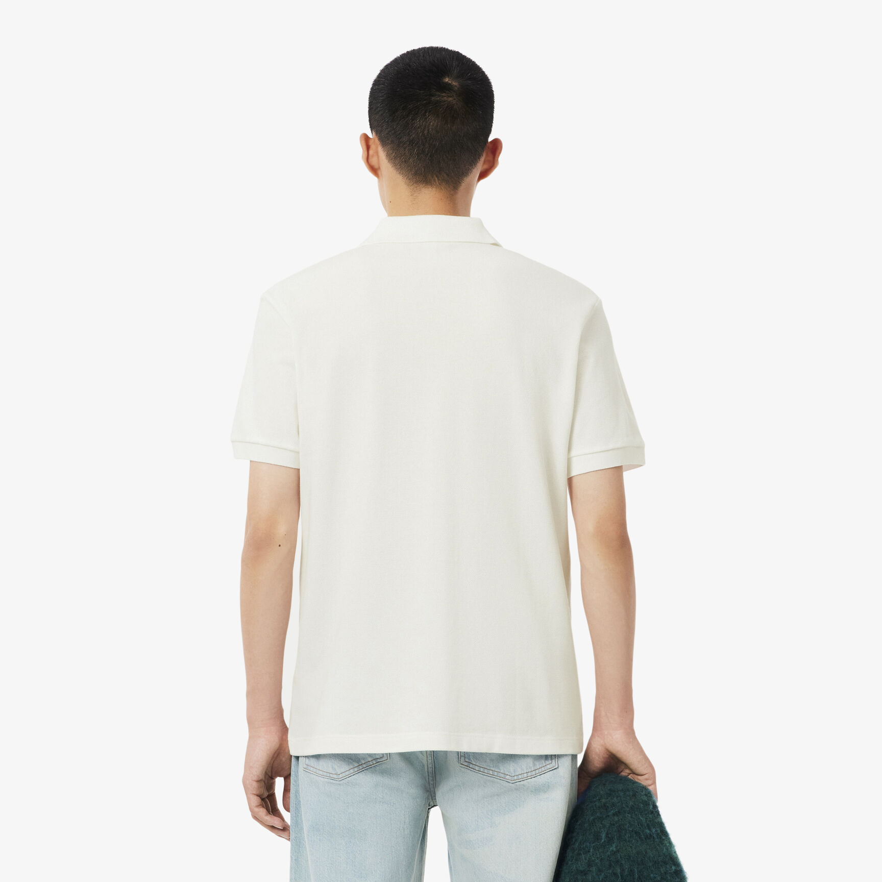 قميص بولو كلاسيكي بقصّة أفقية من جلد التمساح قميص بولو كلاسيكي بقصّة أفقية من جلد التمساح