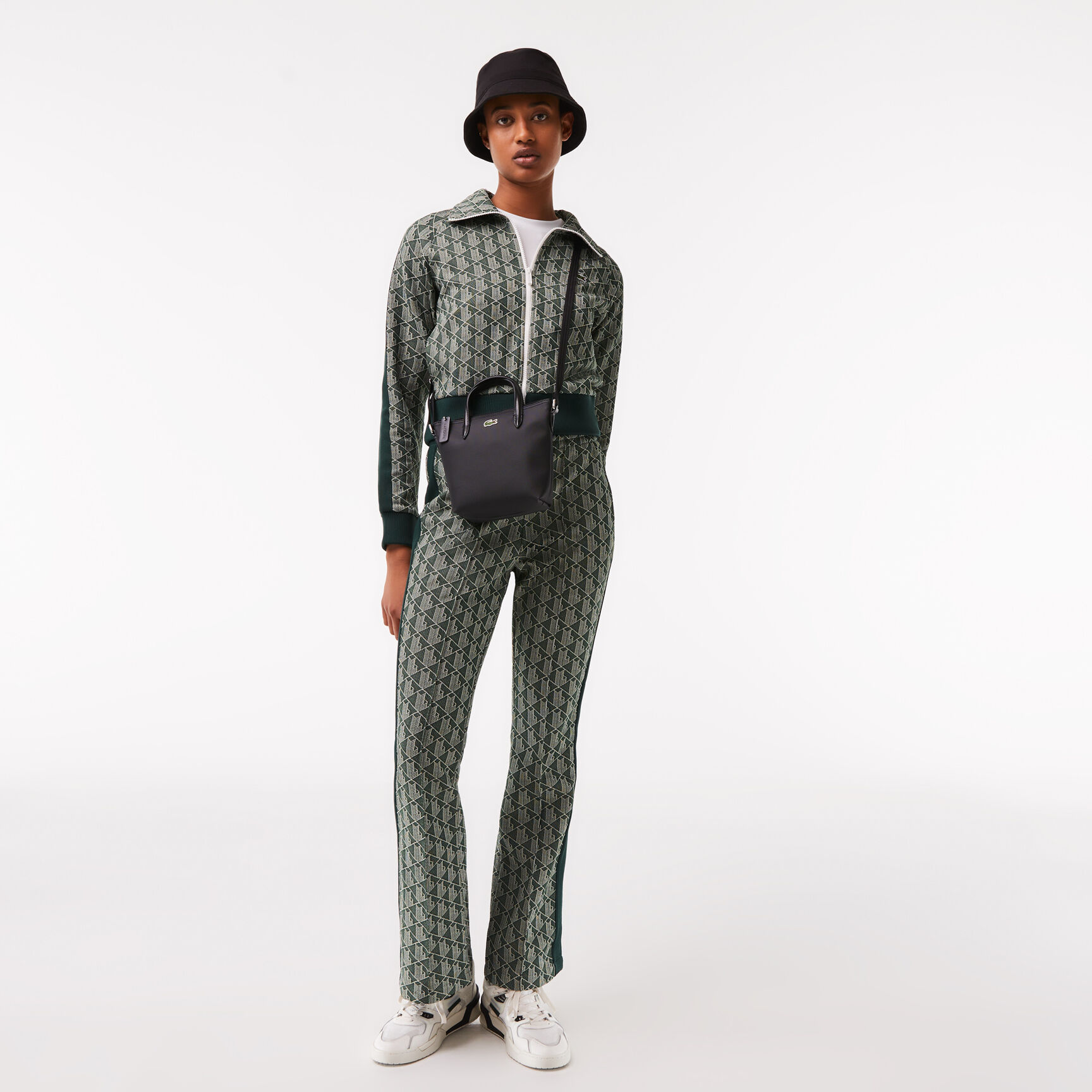 سويت شيرت بسحّاب وطبعة شعار الماركة وقصة عادية للنساء