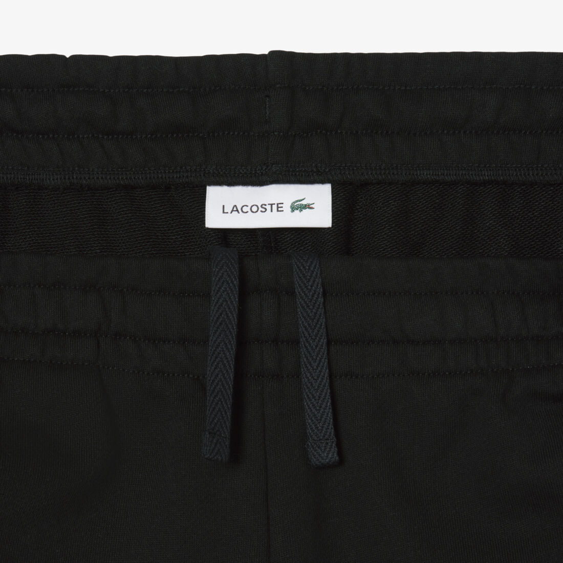 بنطال رياضي بقصّة مستقيمة وشعار الماركة بنطال رياضي بقصّة مستقيمة وشعار الماركة