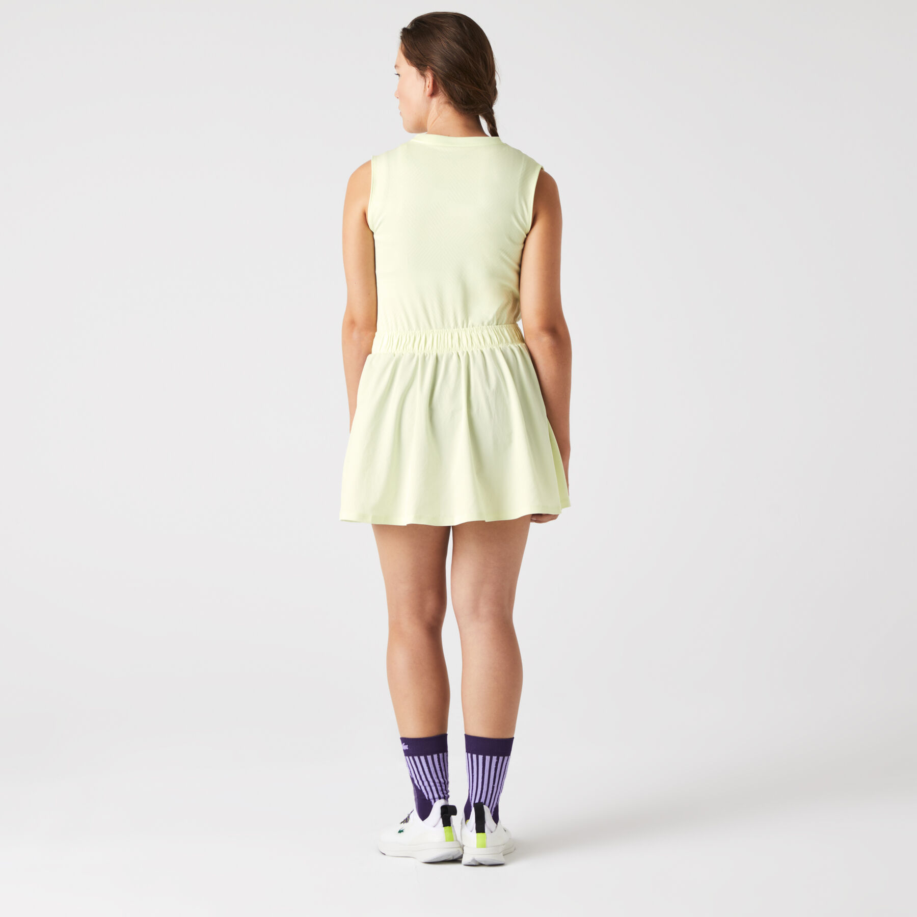 لاكوست فستان تنس قصير مع شورت تحتي مدمج للنساء من مجموعة lacoste sport