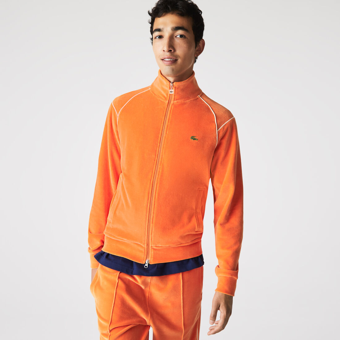 سويت شيرت من المخمل بسحاب للجنسين من مجموعة Lacoste L!VE سويت شيرت من المخمل بسحاب للجنسين من مجموعة Lacoste L!VE