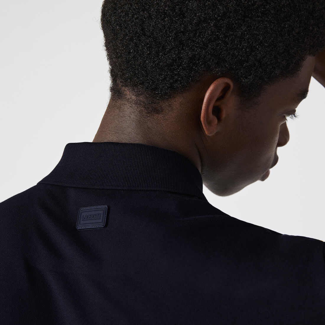 بولو بيكيه الخفيف المسامي للرجال من Lacoste بولو بيكيه الخفيف المسامي للرجال من Lacoste