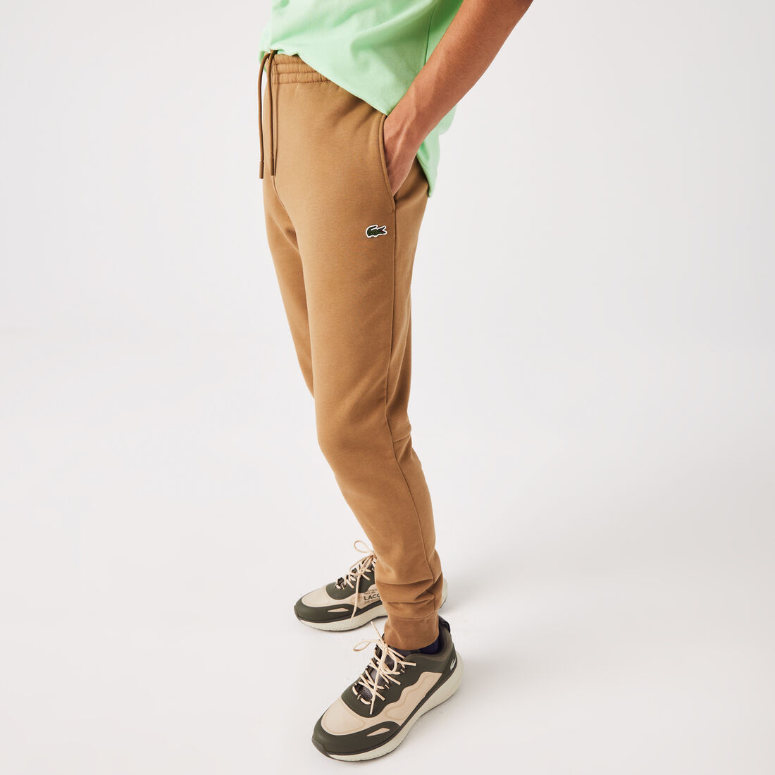 بنطال رياضي بقصة ضيقة بنطال رياضي بقصة ضيقة