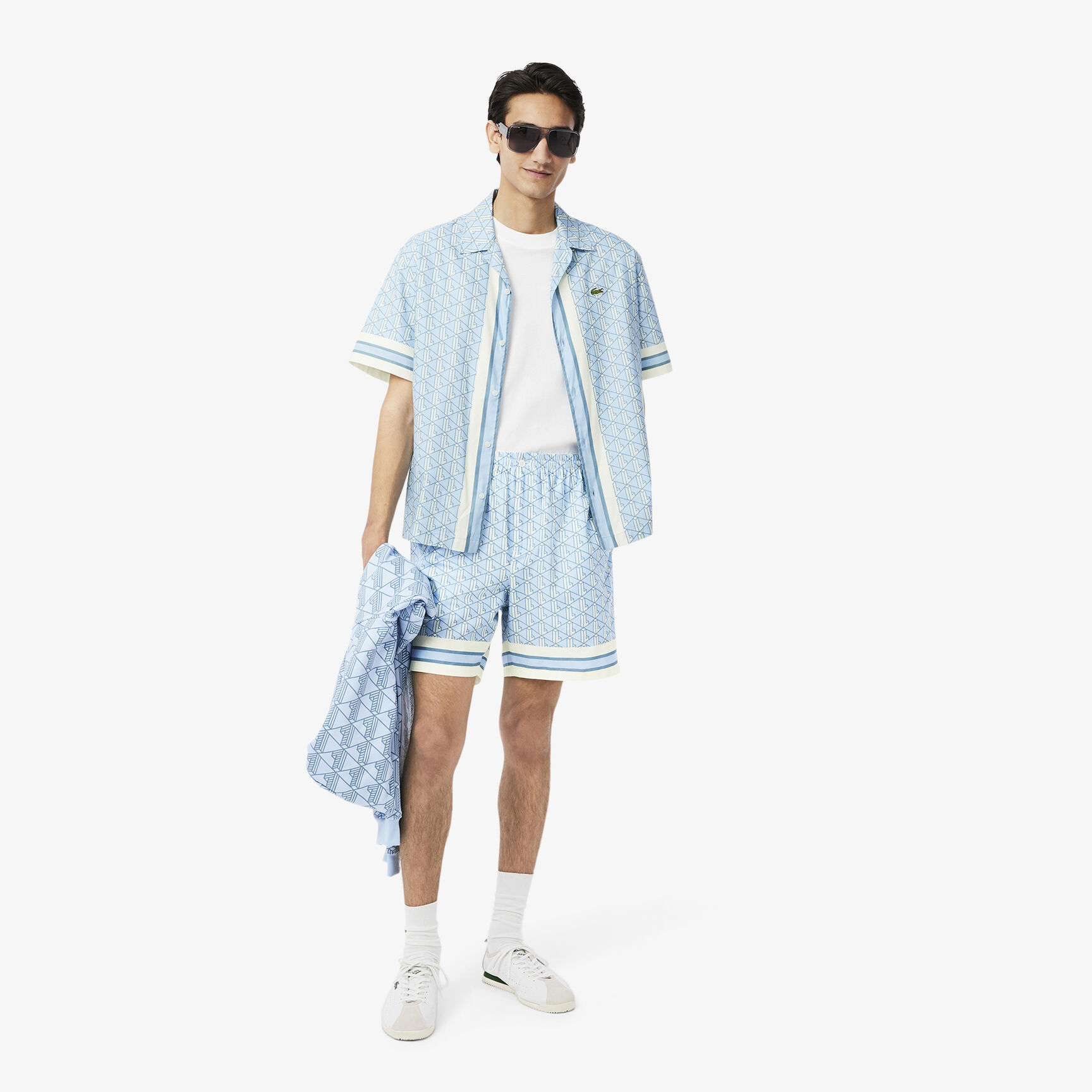 شورت خفيف الوزن بطبعة مونوغرام