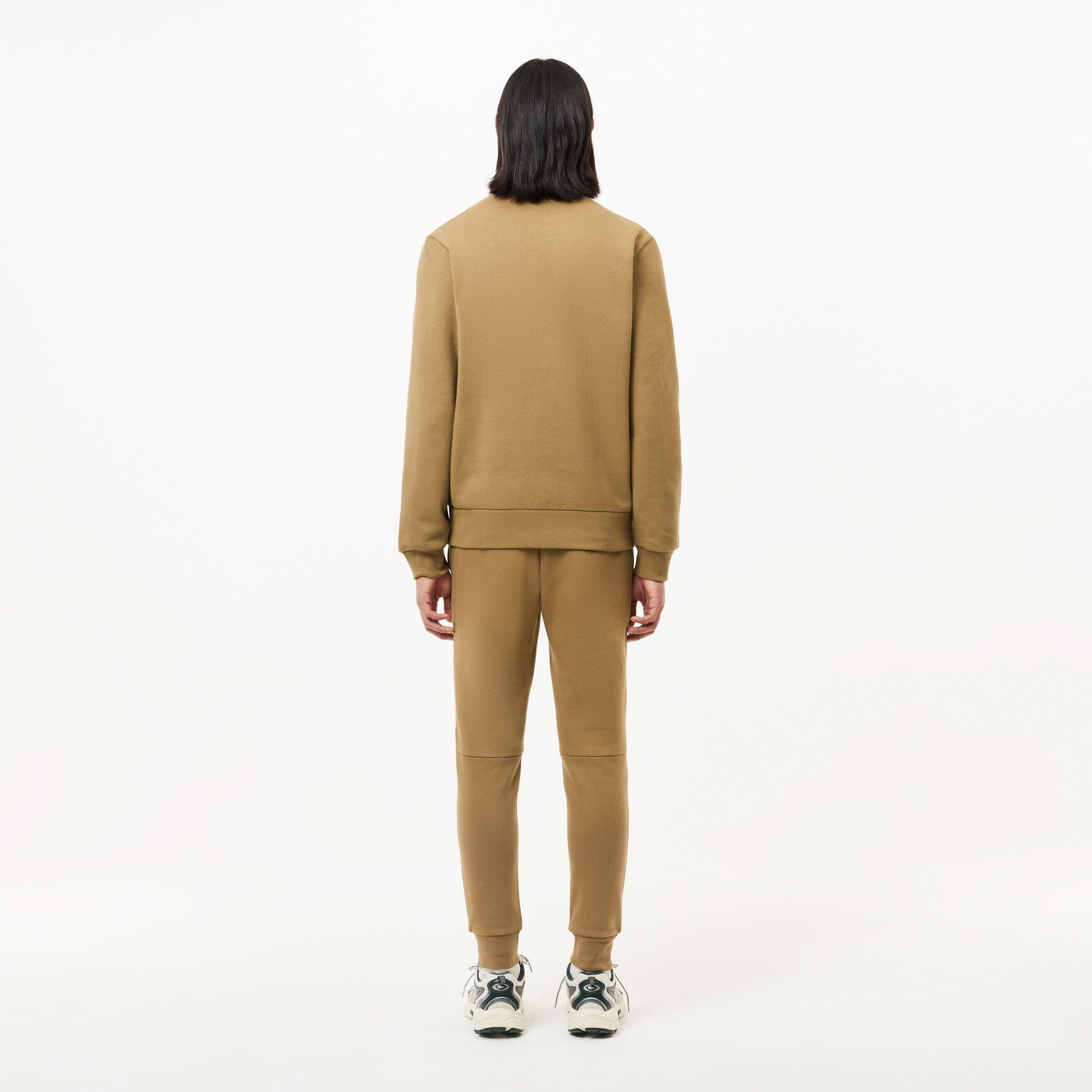 بنطال رياضي بقصة ضيقة