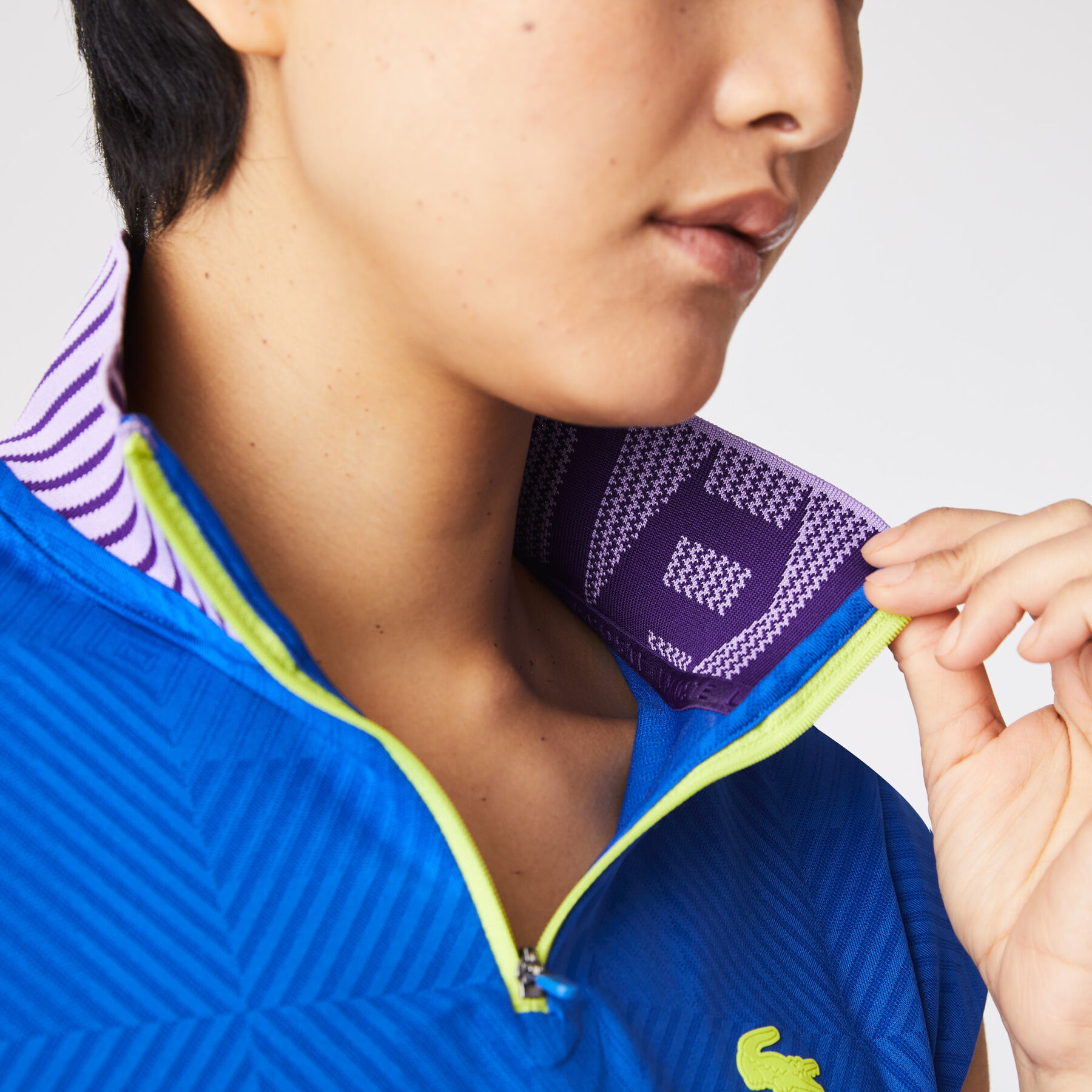 تيشيرت بولو تنس بياقة عالية بسحّاب للنساء من مجموعة Lacoste SPORT لاكوست تيشيرت بولو تنس بياقة عالية بسحّاب للنساء من مجموعة lacoste sport