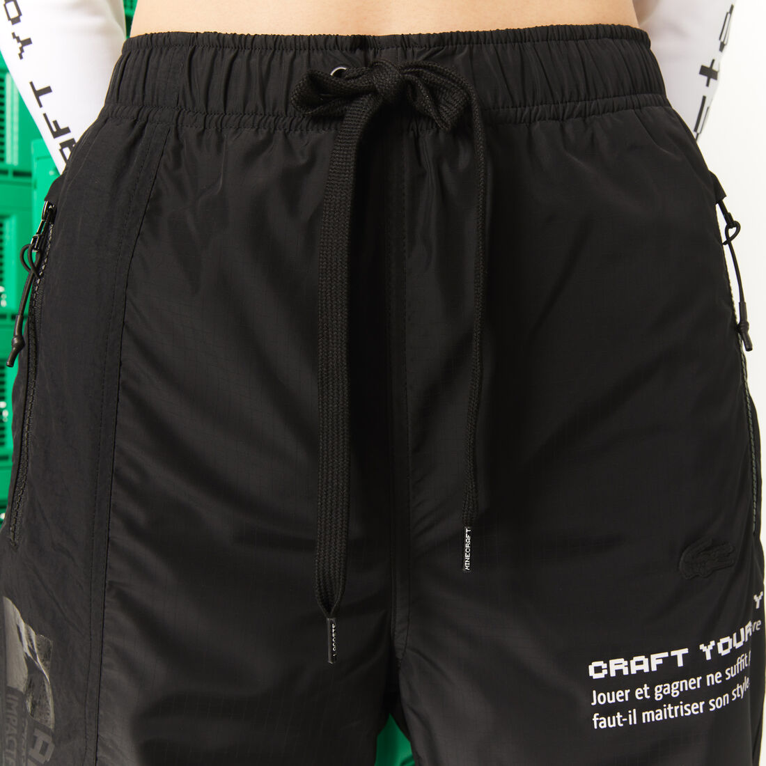 بنطال رياضي نايلون للجنسين مجموعة Lacoste L!VE x Minecraft بنطال رياضي نايلون للجنسين مجموعة Lacoste L!VE x Minecraft