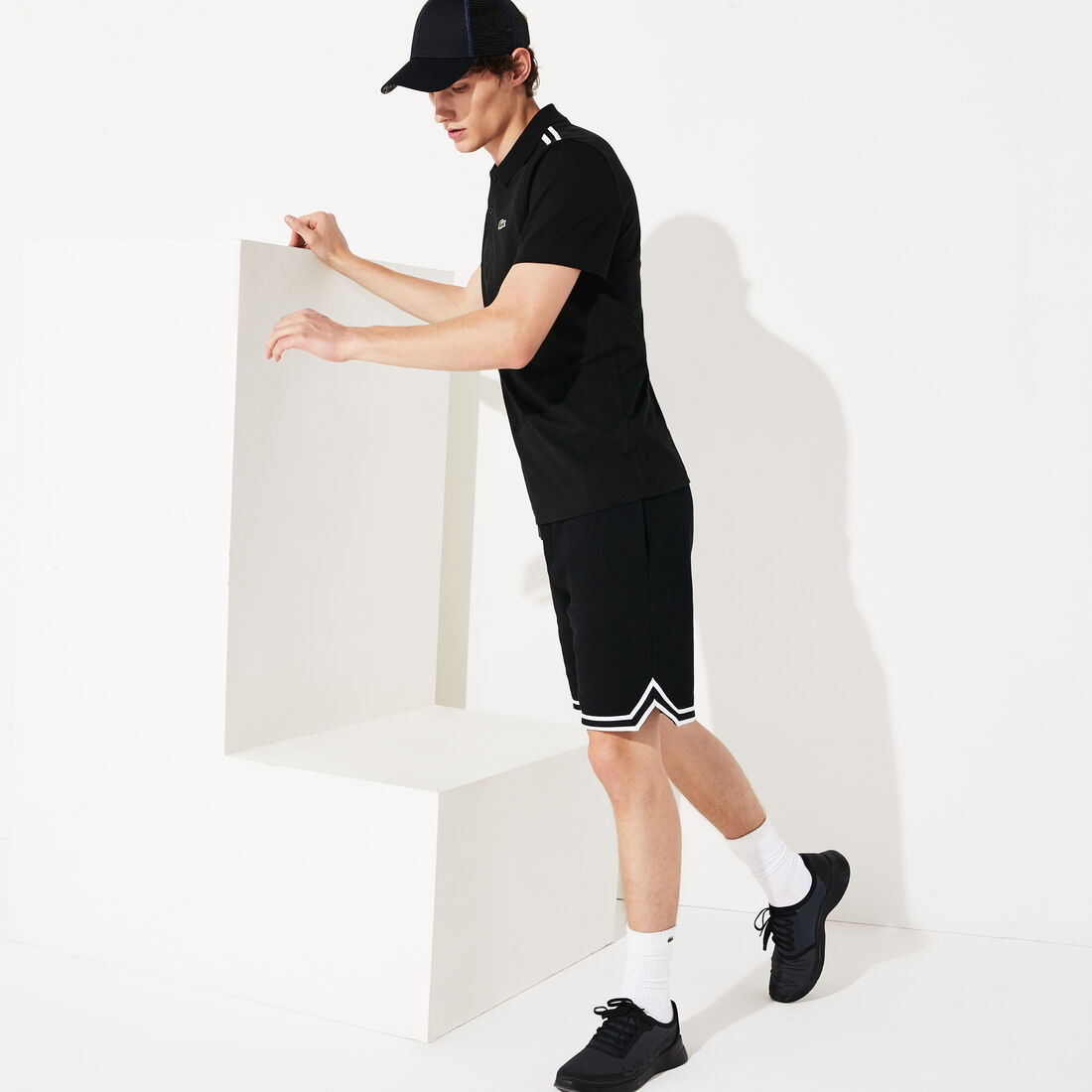 قميص بولو للرجال من مجموعة Lacoste SPORT من القطن فائق الخفة قميص بولو للرجال من مجموعة Lacoste SPORT من القطن فائق الخفة