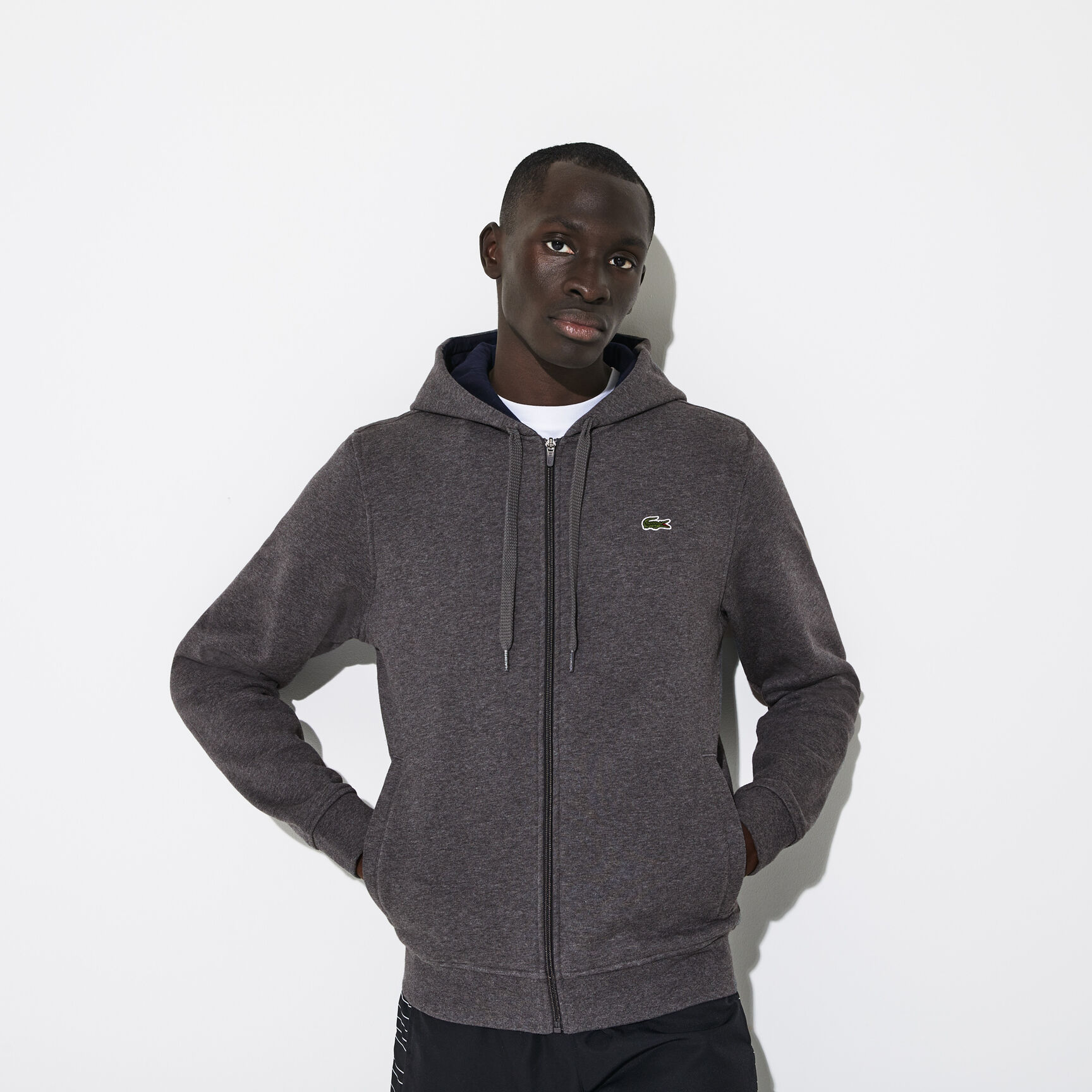 قميص ثقيل من الصوف مزود بغطاء للرأس بسحاب للرجال لرياضة التنس من مجموعة Lacoste SPORT قميص ثقيل من الصوف مزود بغطاء للرأس بسحاب للرجال لرياضة التنس من مجموعة Lacoste SPORT