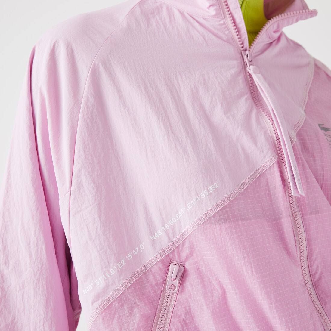 جاكيت لاكوست نايلون ببطانة شبكية للنساء جاكيت لاكوست نايلون ببطانة شبكية للنساء