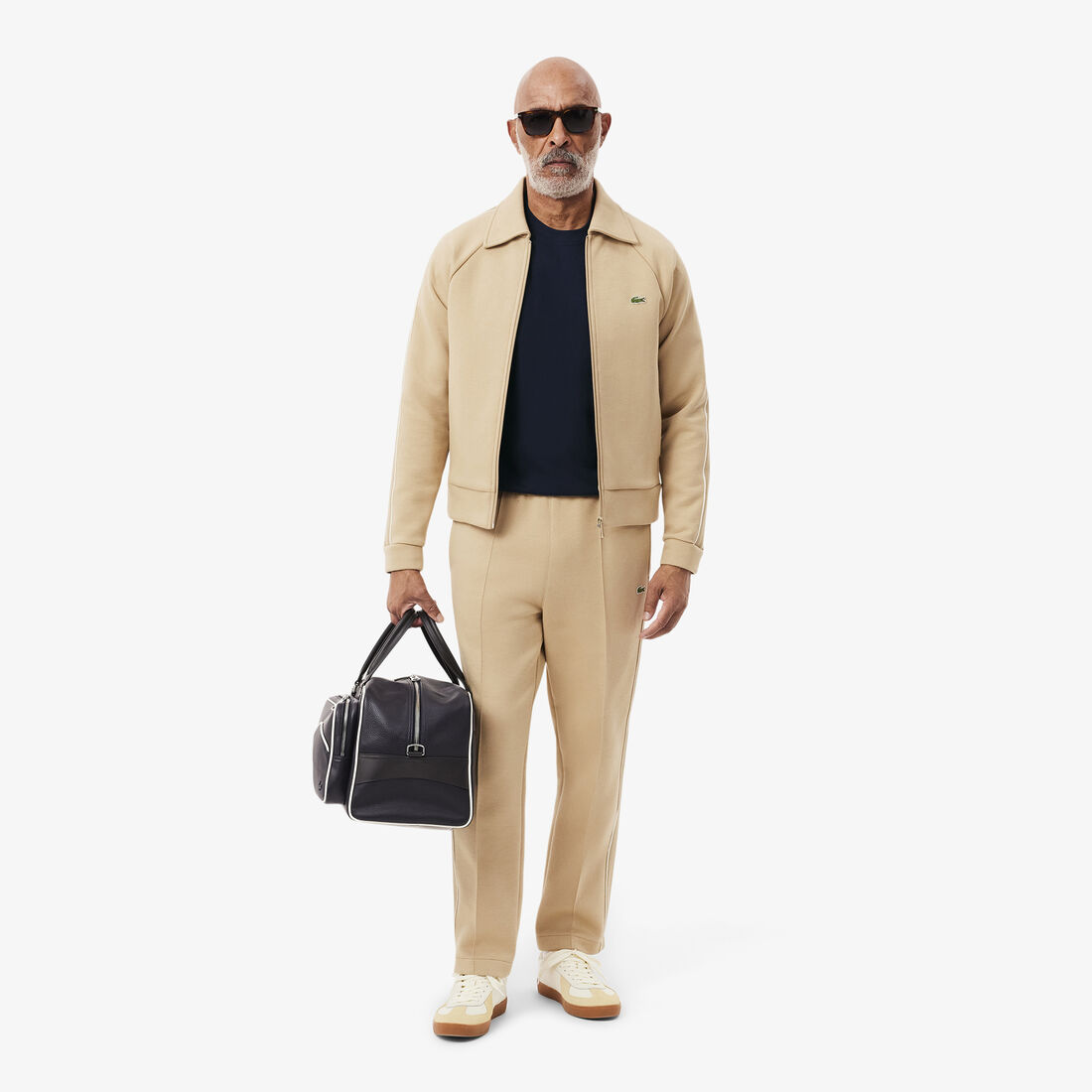 تي شيرت قطني مع جيب على الصدر تي شيرت قطني مع جيب على الصدر