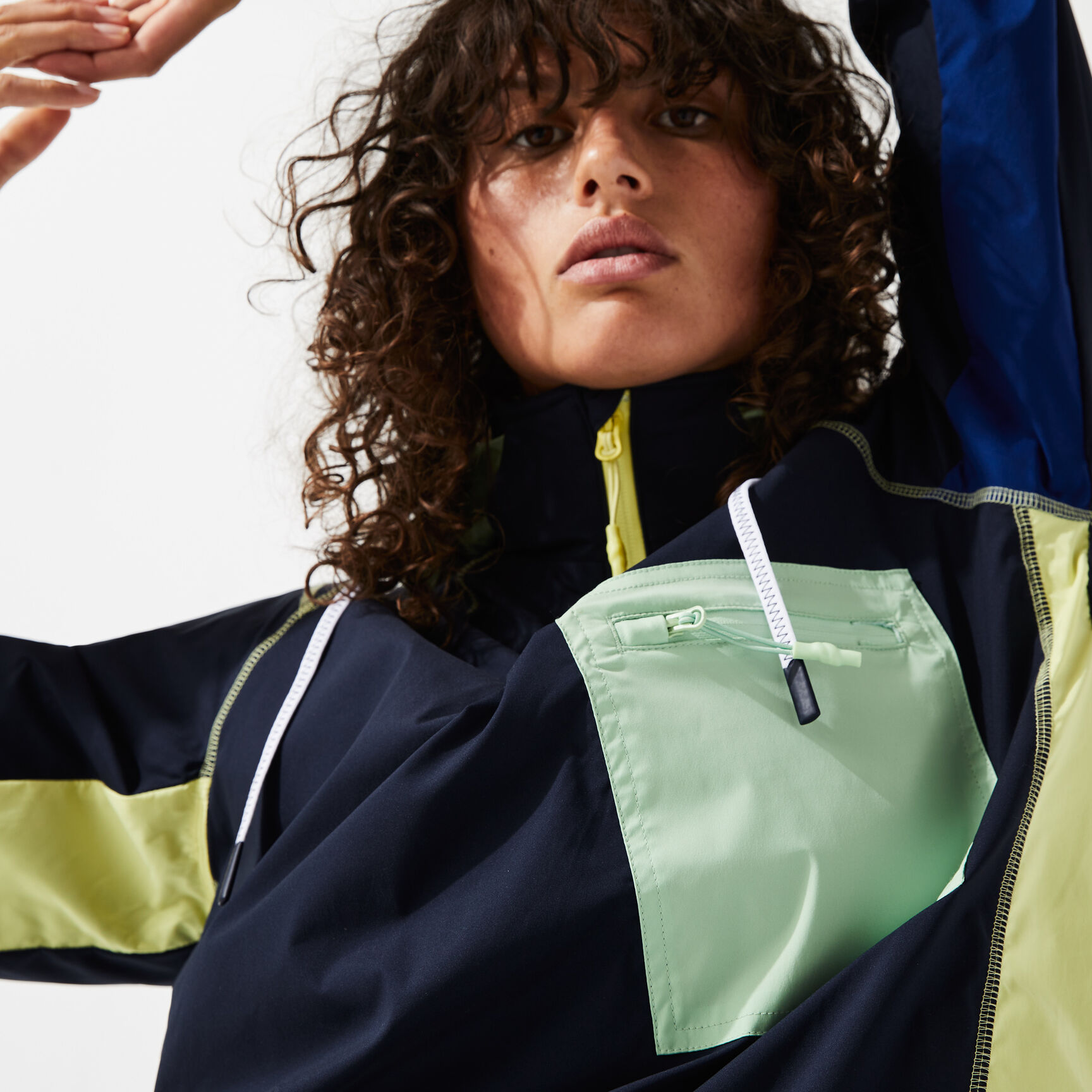 جاكيت ويندبريكر بتصميم كنزة مقسم بألوان للنساء جاكيت ويندبريكر بتصميم كنزة مقسم بألوان للنساء