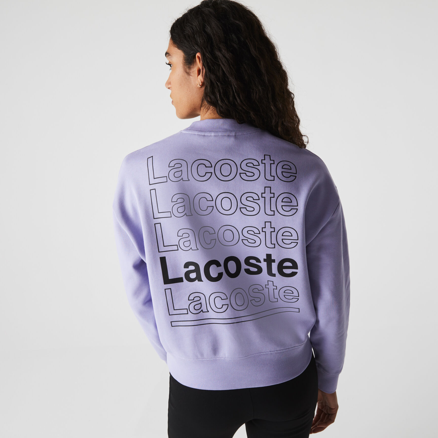 كنزة نسائية من القطن الصوفي بطبعة مع فتحة رقبة مستديرة من مجموعة Lacoste L!VE