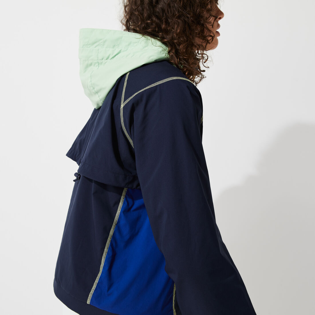 جاكيت ويندبريكر بتصميم كنزة مقسم بألوان للنساء جاكيت ويندبريكر بتصميم كنزة مقسم بألوان للنساء