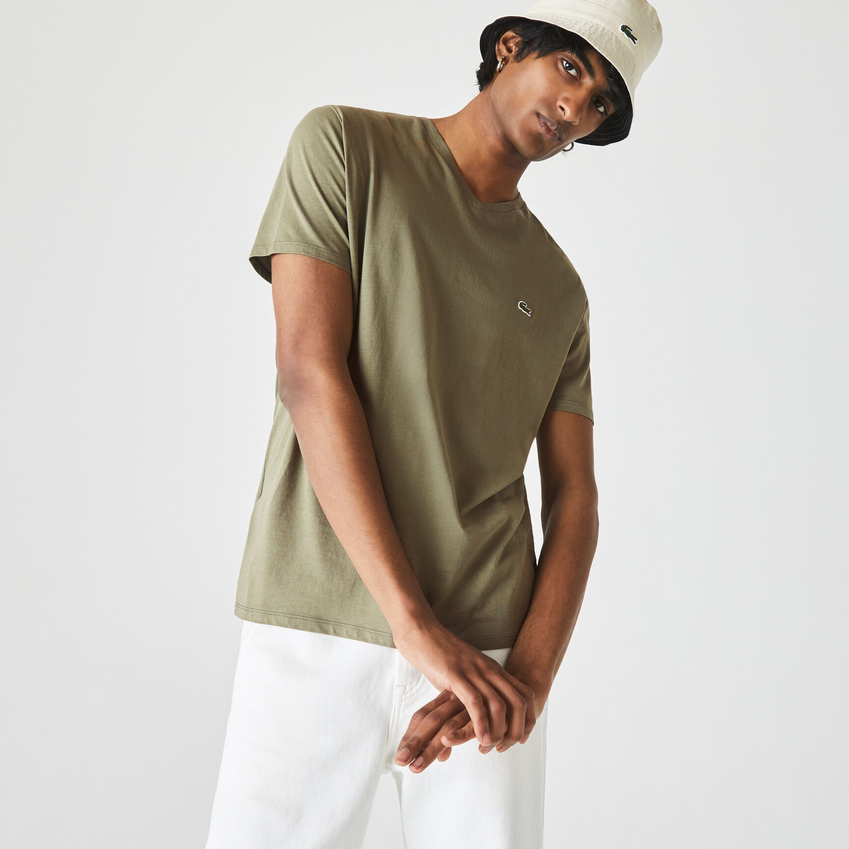 تي شيرت خفيف الوزن من القطن بيما برقبة على شكل حرف V