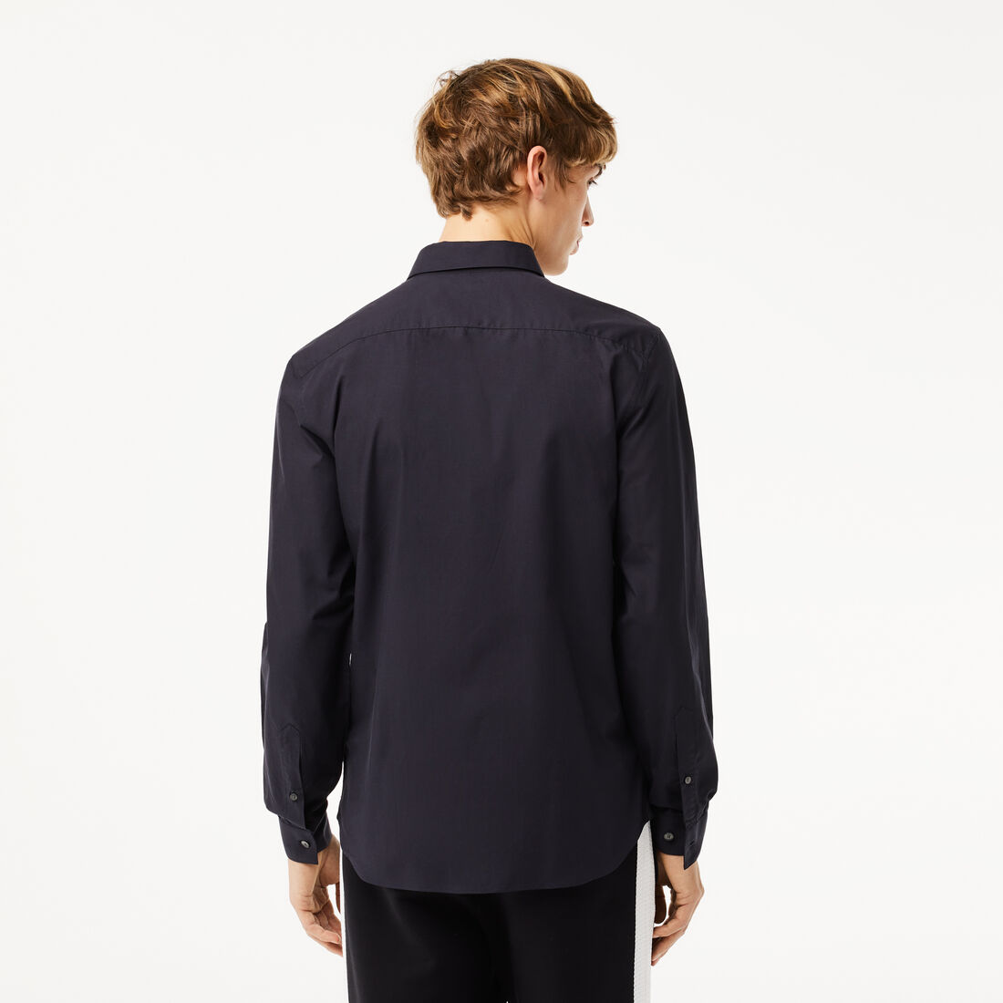 قميص بوبلين قطني مطاطي بقصة ضيقة قميص بوبلين قطني مطاطي بقصة ضيقة