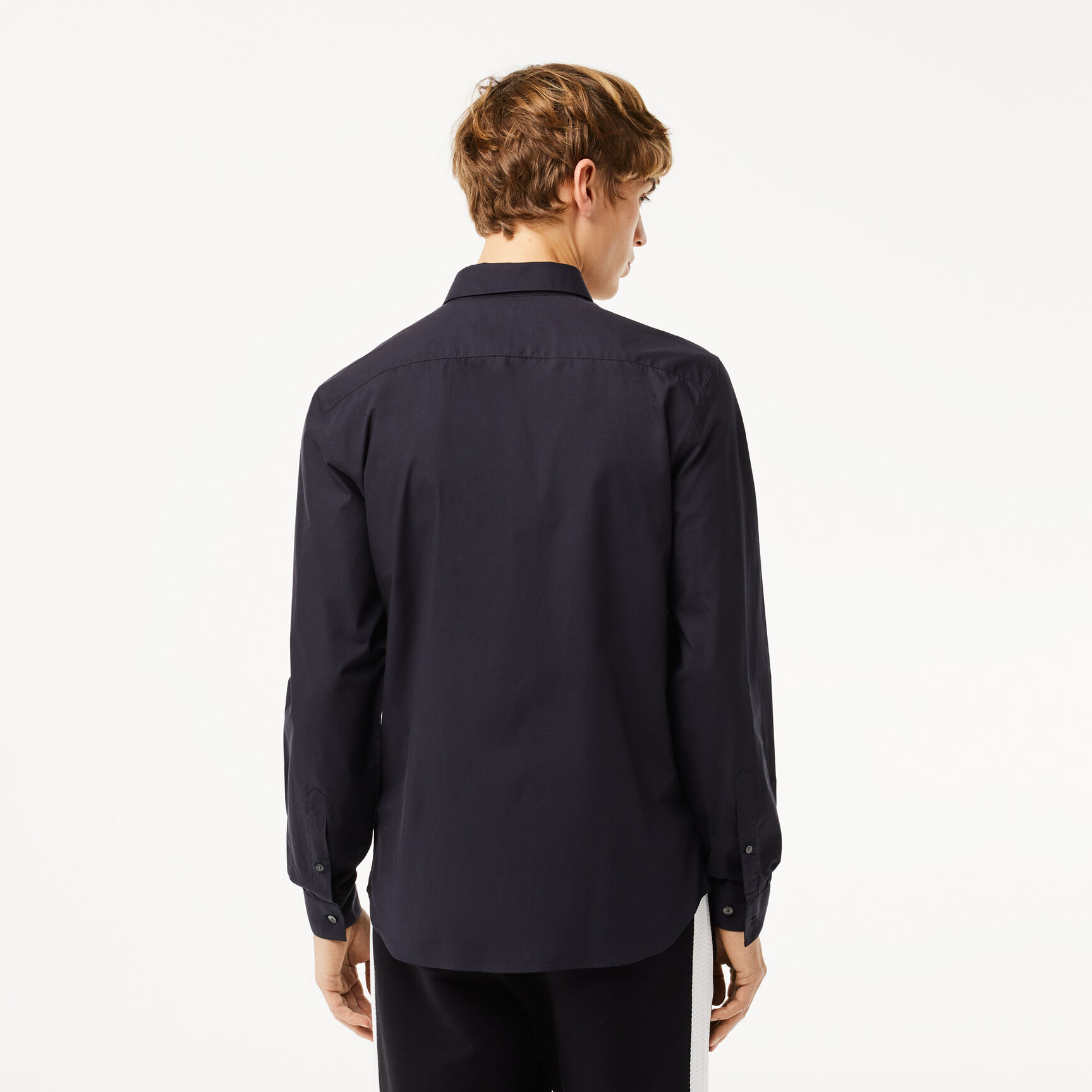 قميص بوبلين قطني مطاطي بقصة ضيقة قميص بوبلين قطني مطاطي بقصة ضيقة