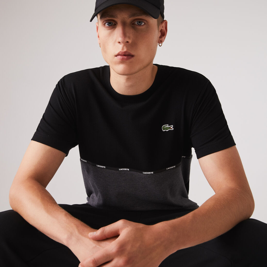تي شيرت قطن خفيف الوزن ثنائي اللون بفتحة عنق مستديرة من مجموعة Lacoste SPORT للرجال