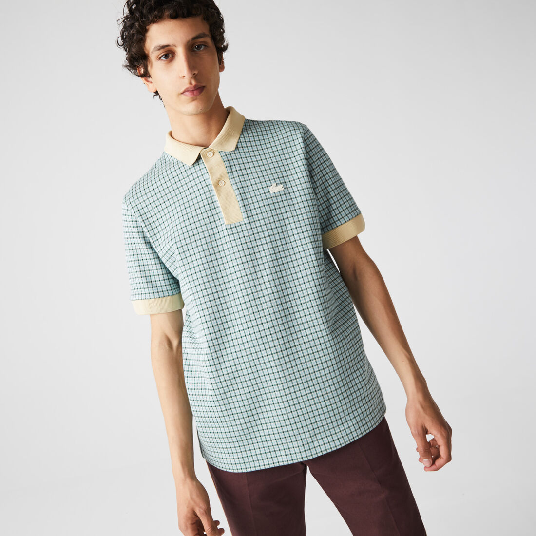 قميص بولو رجالي من مجموعة Lacoste L!VE بقصة مريحة من مزيج القطن