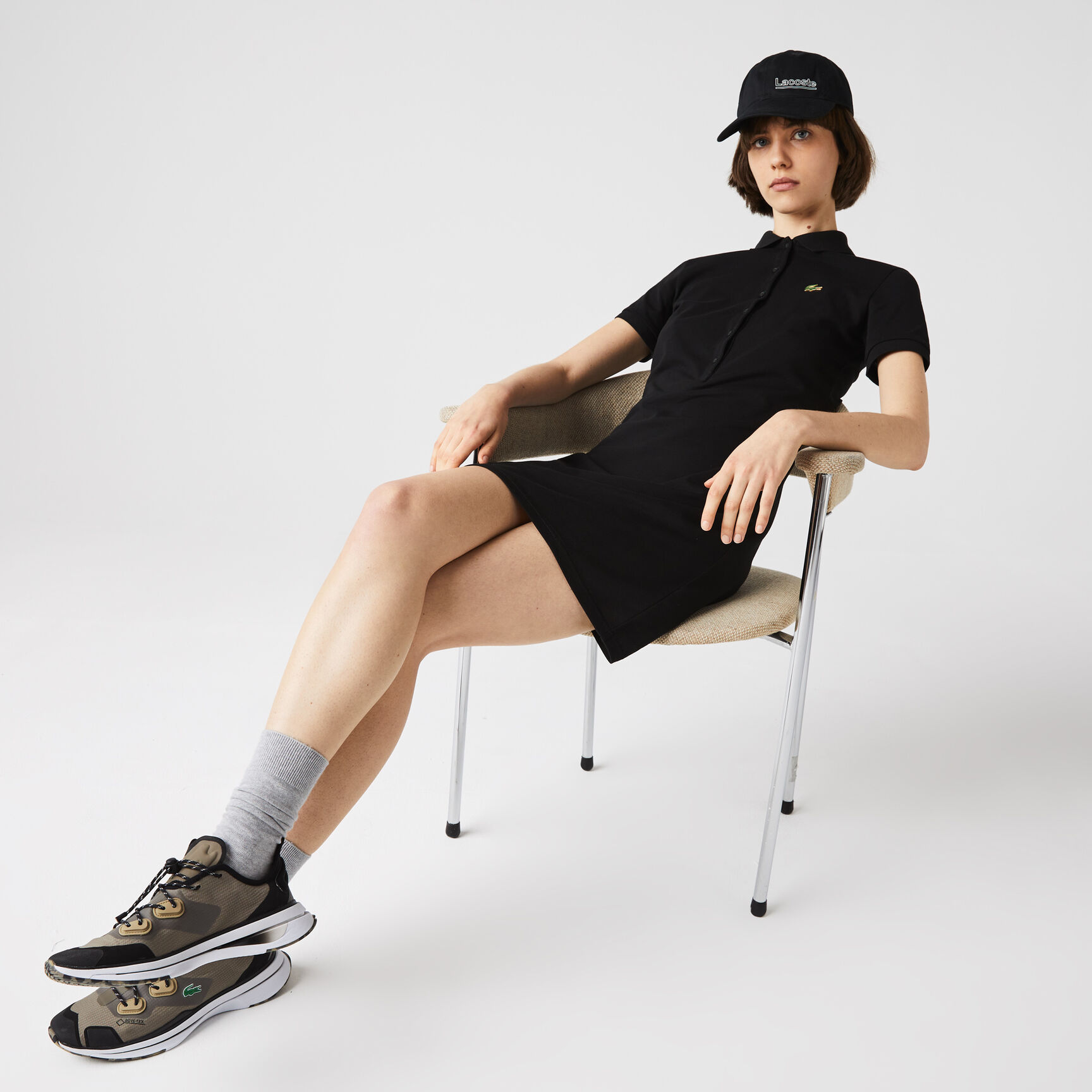 فستان بولو بيكيه القطن المرن مجموعة Lacoste LIVE للنساء فستان بولو بيكيه القطن المرن مجموعة Lacoste LIVE للنساء