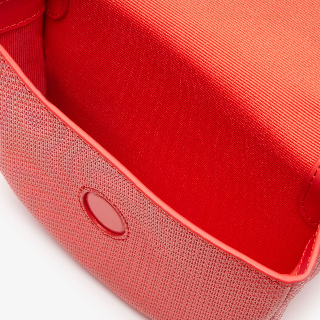 حقيبة بحزام من جلد بيكيه من مجموعة Chantaco للسيدات حقيبة بحزام من جلد بيكيه من مجموعة Chantaco للسيدات