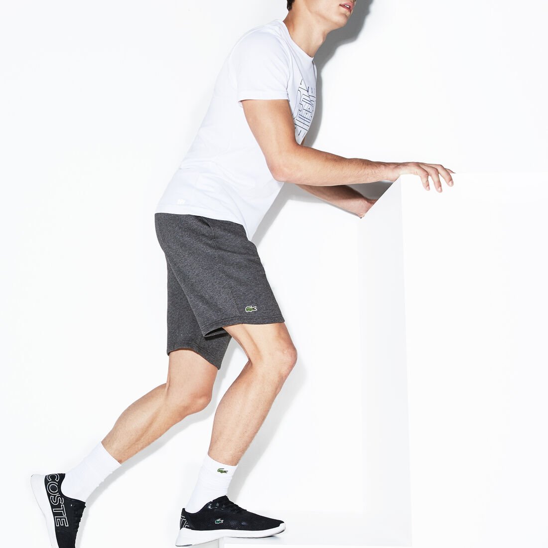 شورت من الصوف لرياضة التنس للرجال من مجموعة Lacoste SPORT شورت من الصوف لرياضة التنس للرجال من مجموعة Lacoste SPORT