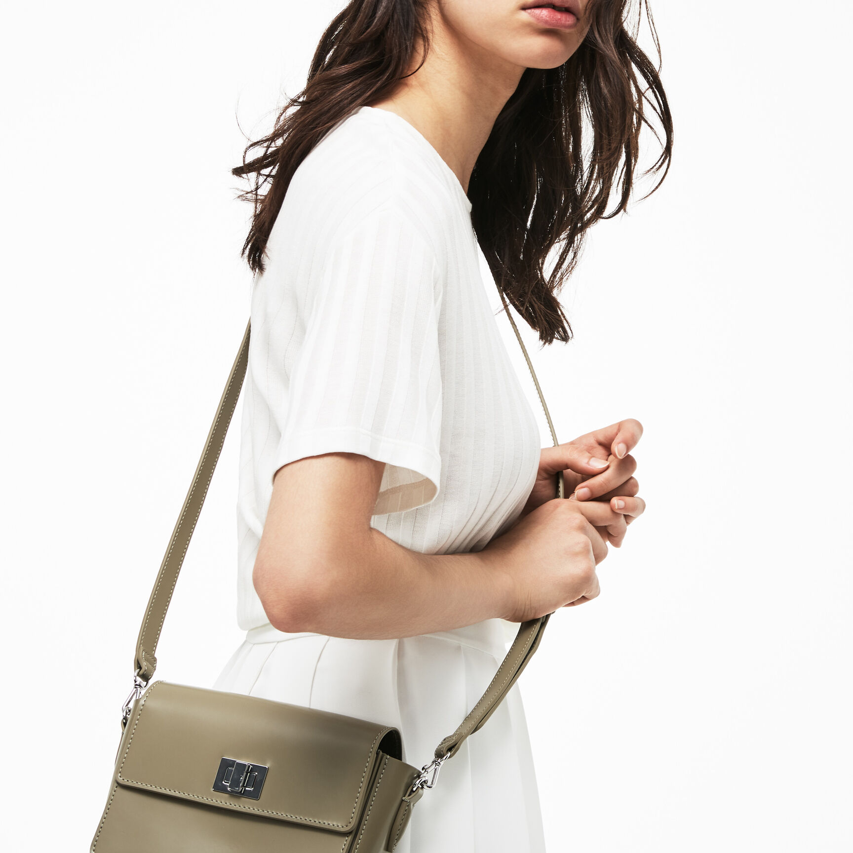 حقيبة نسائية من جلد لامع حقيبة نسائية من جلد لامع