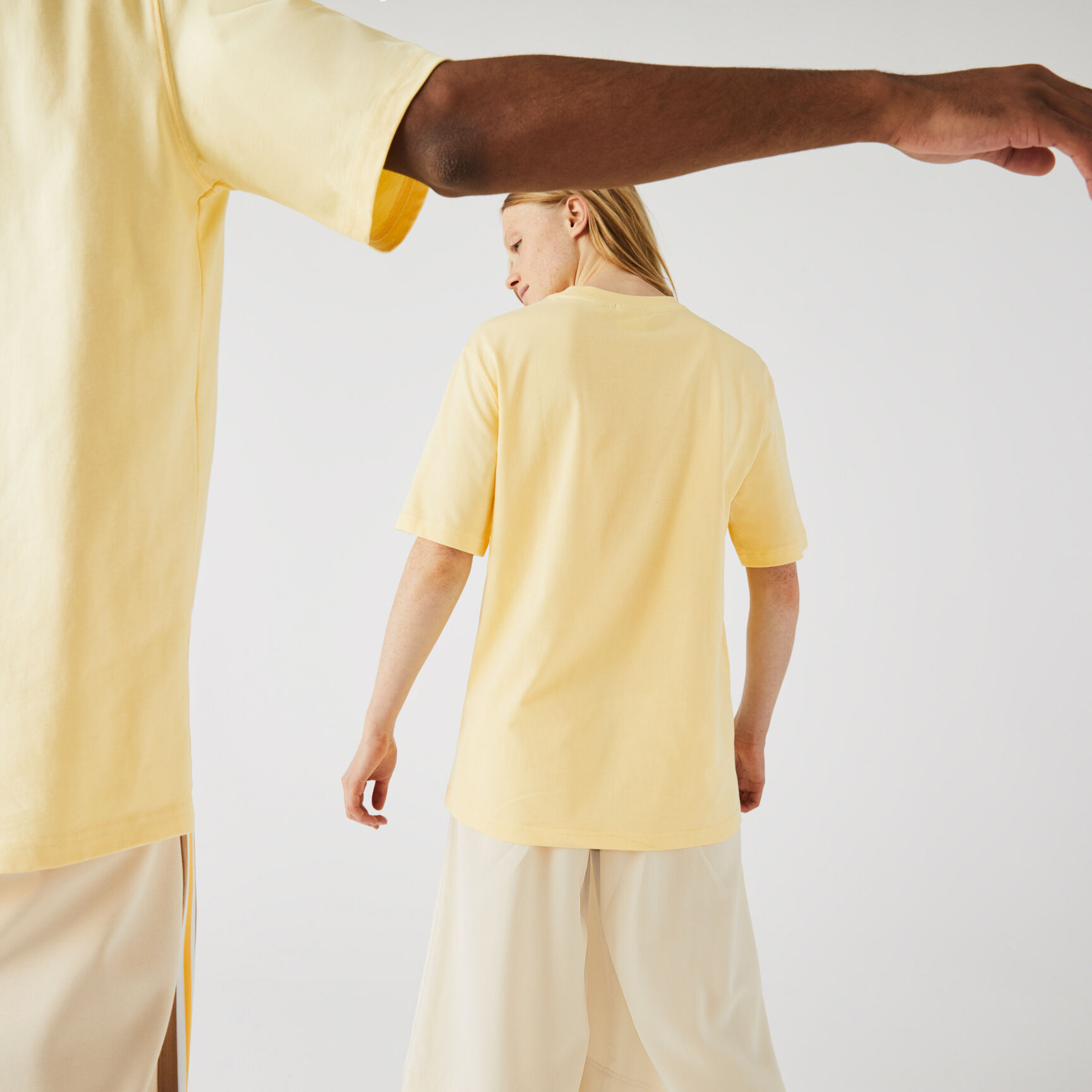 تي شيرت قطن للجنسين بحروف وقصة فضفاضة مجموعة Lacoste LIVE تي شيرت قطن للجنسين بحروف وقصة فضفاضة مجموعة Lacoste LIVE