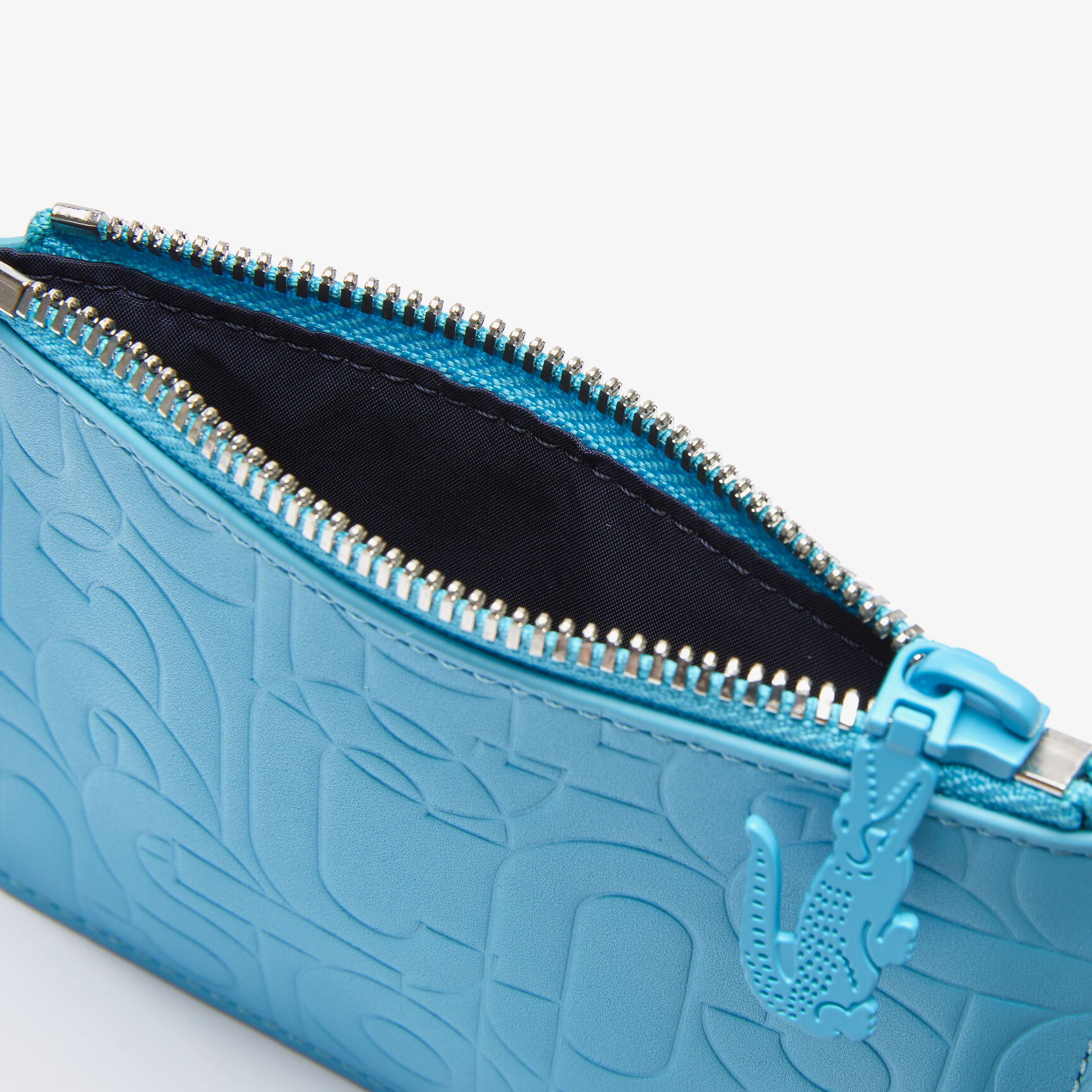 حقيبة كلاتش نسائية صغيرة من الجلد المنقوش من Lacoste